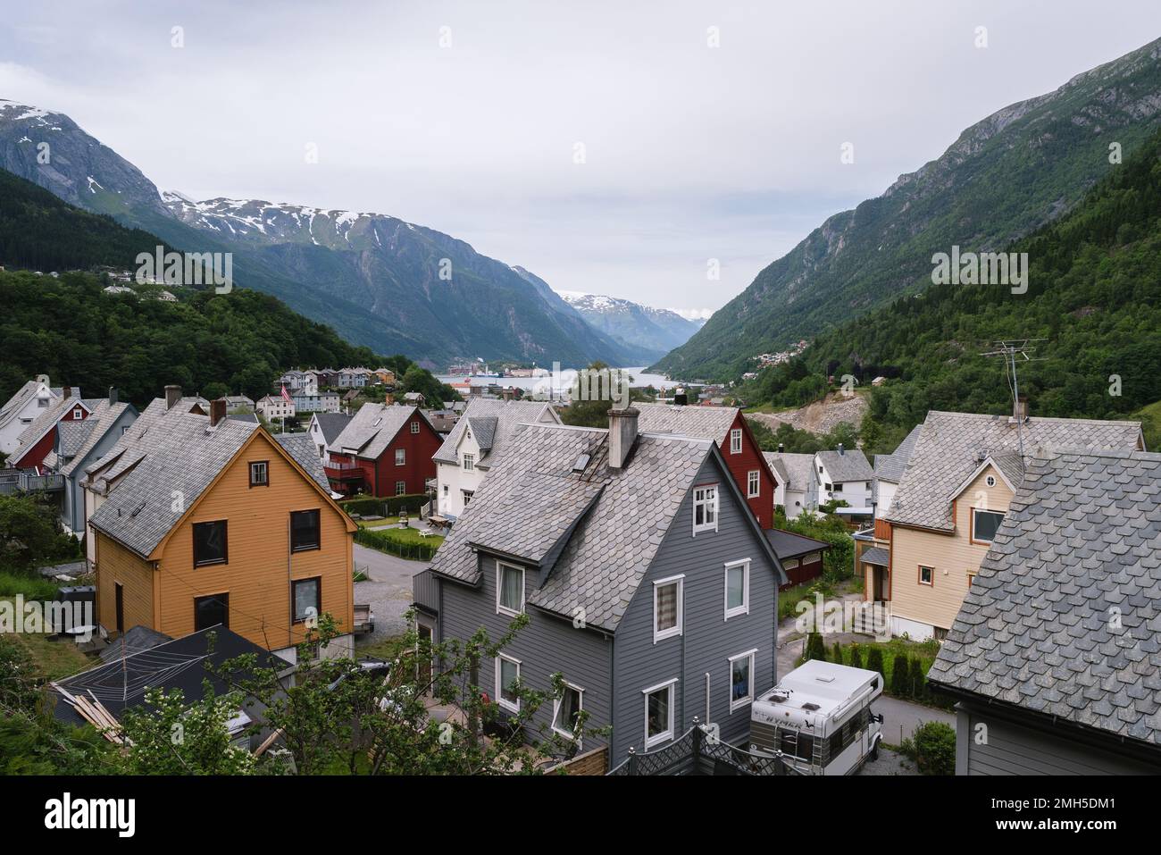 Norvège, Odda, 06 juillet 2017 : architecture typique des maisons norvégiennes Banque D'Images