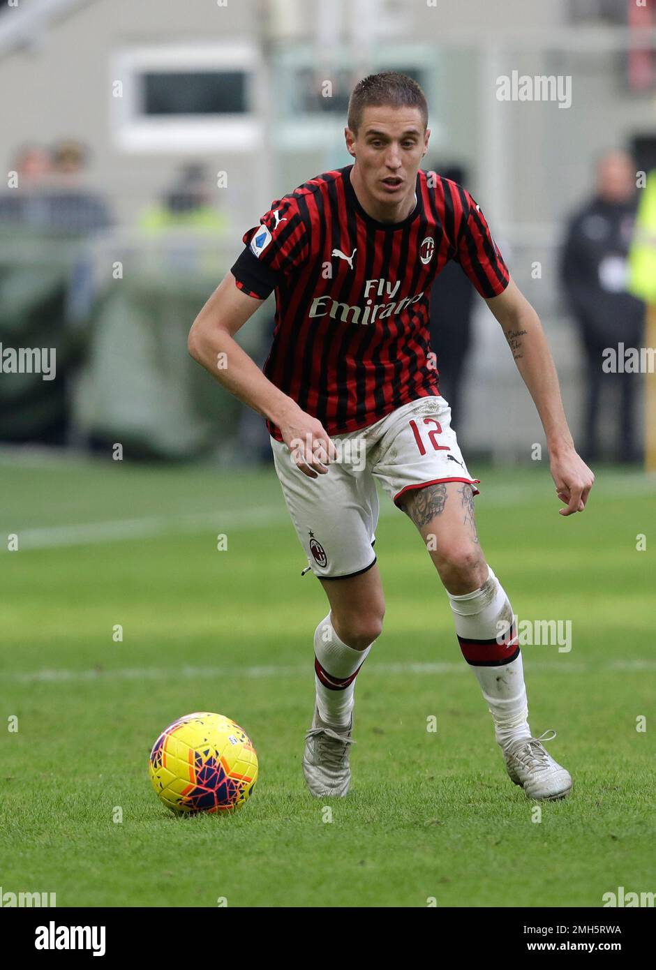 AC Milan's Andrea Conti controls the ball during a Serie A soccer match between AC Milan and Udinese, at the San Siro stadium in Milan, Italy, Sunday, Jan. 19, 2020. (AP Photo/Luca Bruno) Banque D'Images