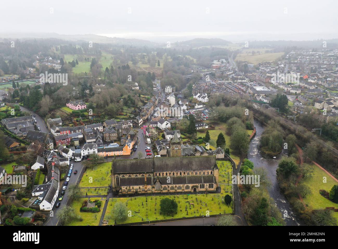 Vue aérienne sur la cathédrale de Dunblane Banque D'Images