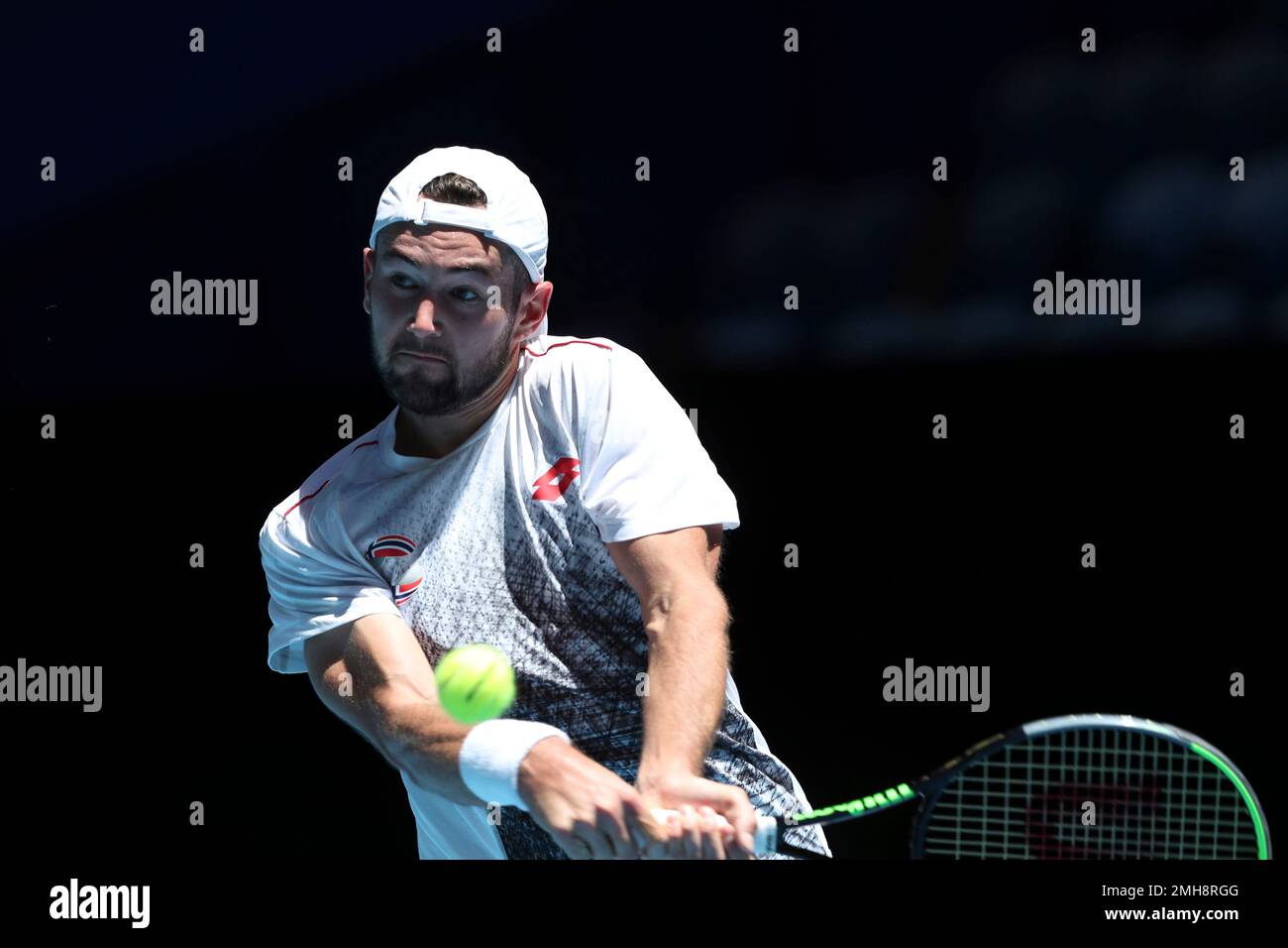 Norway's Viktor Durasovic plays a shot against Stefano Travaglia of Italy during their ATP Cup tennis match in Perth, Australia, Sunday, Jan. 5, 2020. (AP Photo/Trevor Collens) Banque D'Images