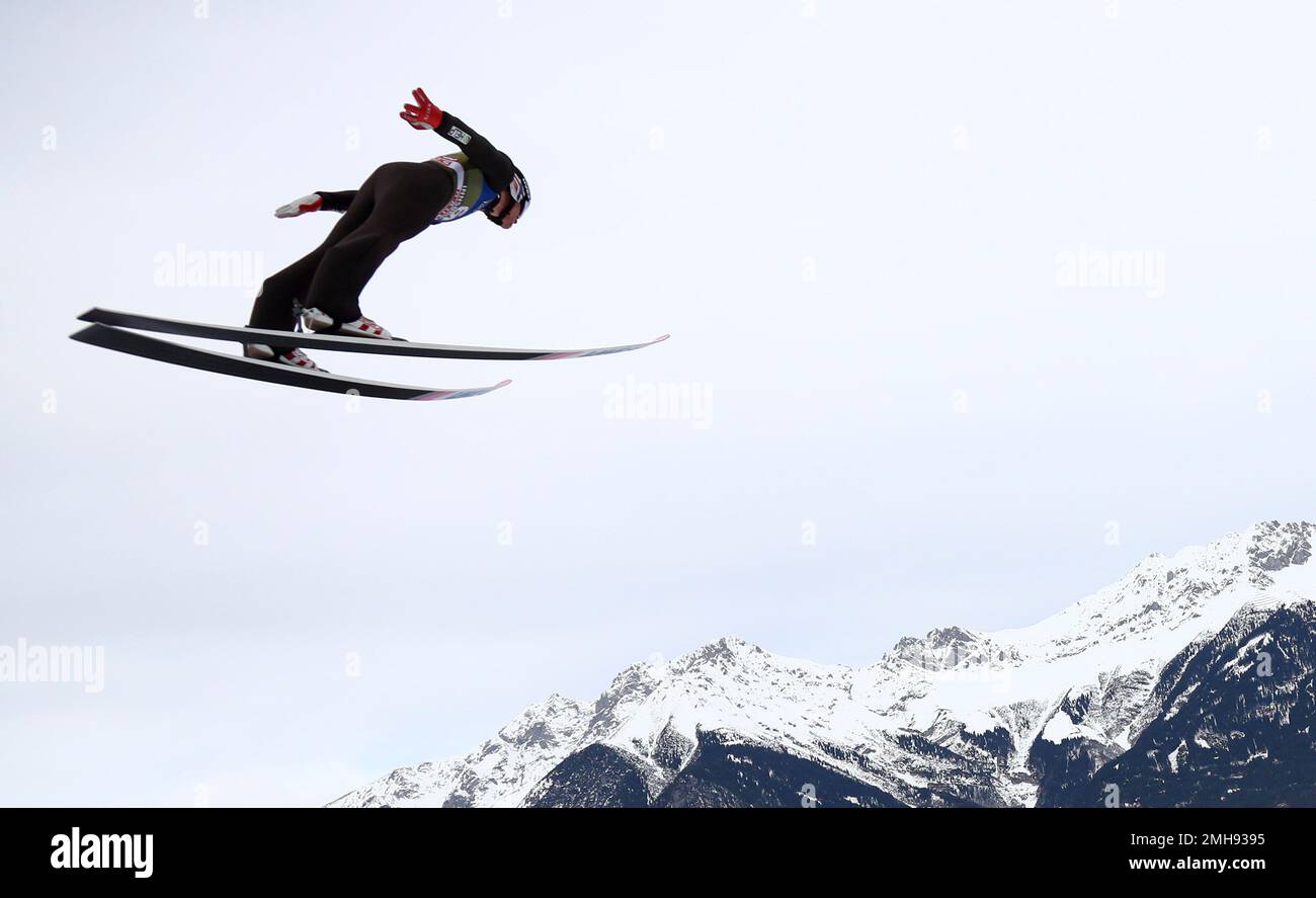 Daniel Andre Tande of Norway soars through the air during the trial round of the third stage of the 68th four hills ski jumping tournament in Innsbruck, Austria, Friday, Jan. 3, 2020. (AP Photo/Matthias Schrader) Banque D'Images