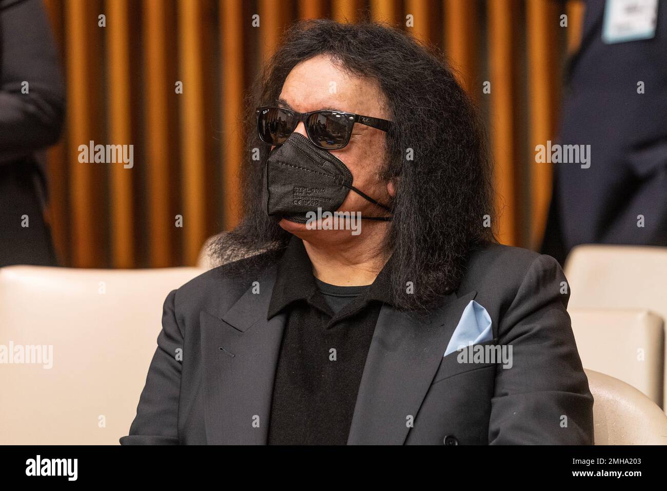 New York, États-Unis. 26th janvier 2023. Gene Simmons de Kiss participe à l'exposition d'ouverture du Livre des noms des victimes de l'Holocauste de Yad Vashem à la Chambre du Conseil économique et social au siège de l'ONU. L'exposition est prêtée par le musée Yad Vashem de Jérusalem et est ouverte à temps pour la Journée internationale de commémoration de l'Holocauste, qui est 27 janvier. (Photo de Lev Radin/Pacific Press) crédit: Pacific Press Media production Corp./Alay Live News Banque D'Images