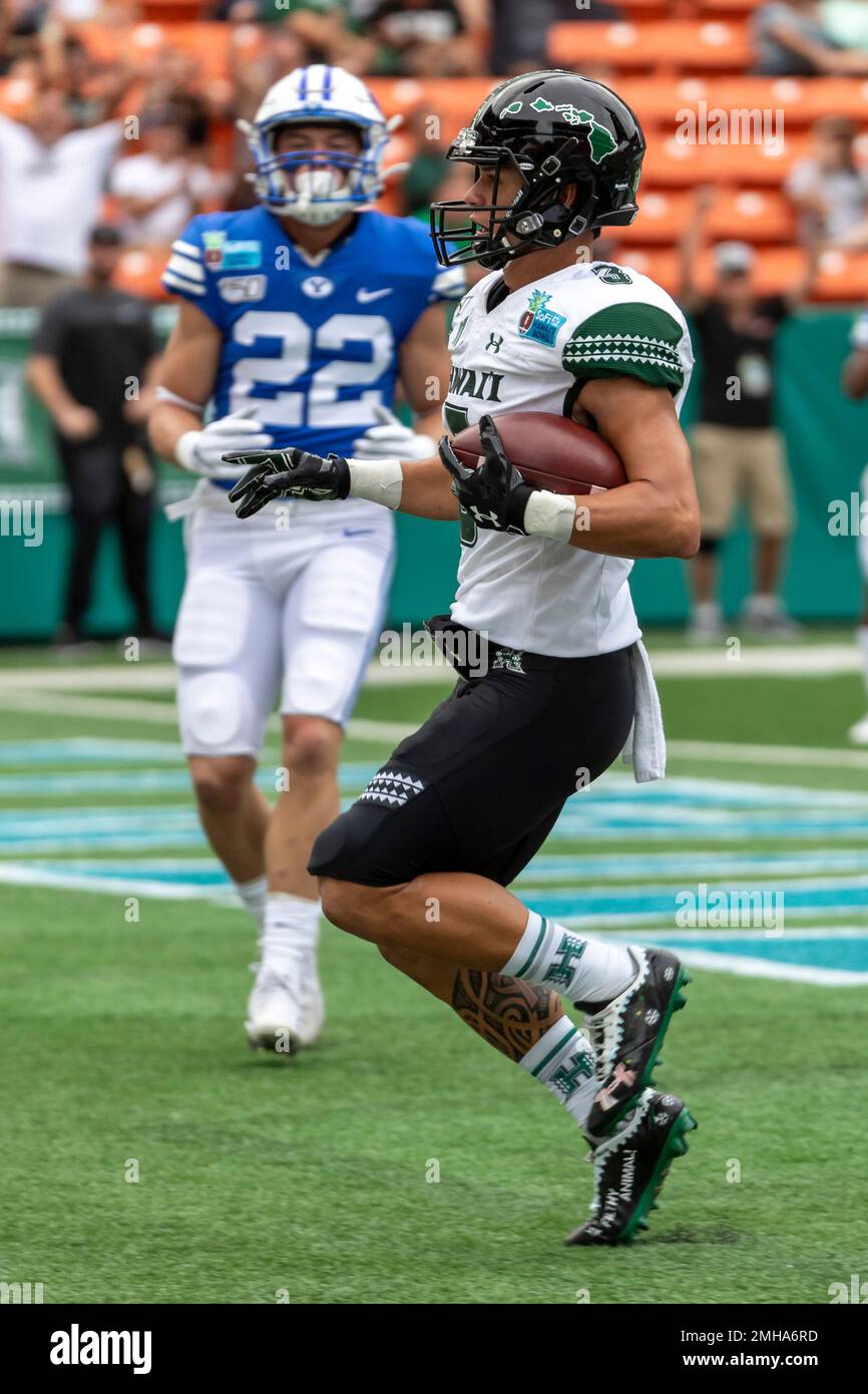 Hawaii wide receiver Jason-Matthew Sharsh (3) scores a touchdown near BYU defensive back Hayden Livingston (22) during the first half of the Hawaii Bowl NCAA college football game Tuesday, Dec. 24, 2019, in Honolulu. (AP Photo/Eugene Tanner) Banque D'Images