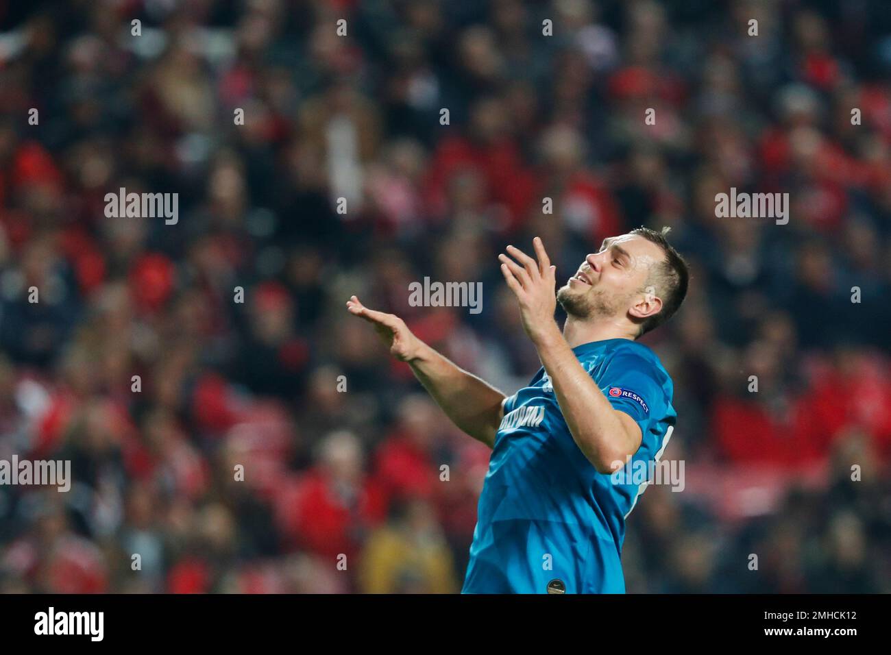 Zenit's Artem Dzyuba gestures during the Champions League group G soccer match between Benfica and Zenit St. Petersburg at the Luz stadium in Lisbon, Tuesday, Dec. 10, 2019. (AP Photo/Armando Franca) Banque D'Images