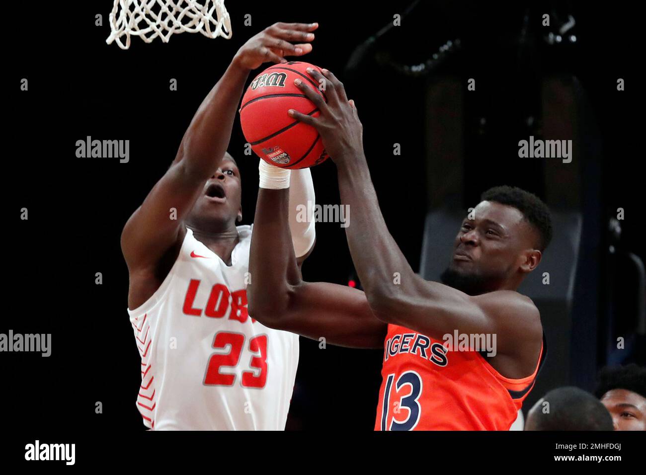New Mexico guard Emmanuel Kuac (23) and Auburn center Babatunde Akingbola (13) battle for a rebound during the second half of an NCAA college basketball game in the Legends Classic, Monday, Nov. 25, 2019, in New York. Auburn defeated New Mexico 84-59. (AP Photo/Kathy Willens) Banque D'Images