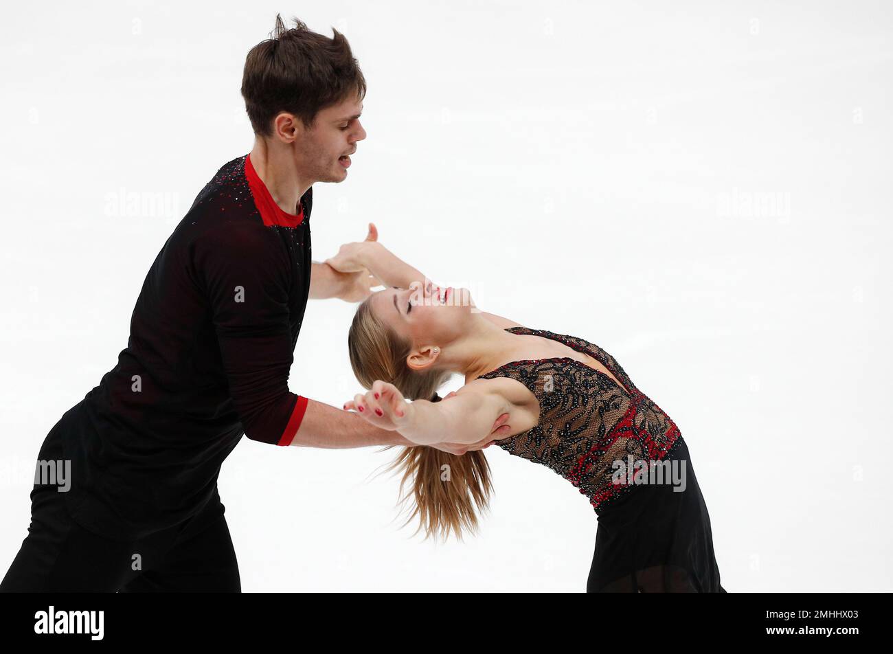 Germany's Minerva Fabienne Hase and Nolan Seegert perform their pairs free skating routine at the ISU Grand Prix of Figure Skating- Rostelecom Cup in Moscow, Russia, Saturday, Nov. 16, 2019. (AP Photo/Alexander Zemlianichenko) Banque D'Images