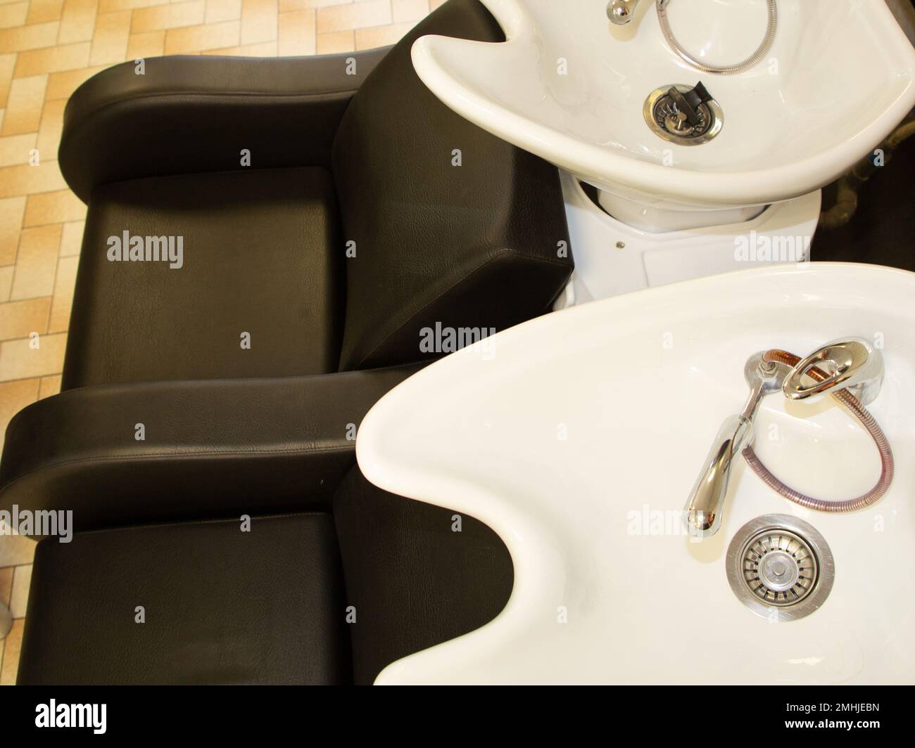 Coiffeur lavabo lavabo au salon de coiffure pour se laver les cheveux Photo  Stock - Alamy