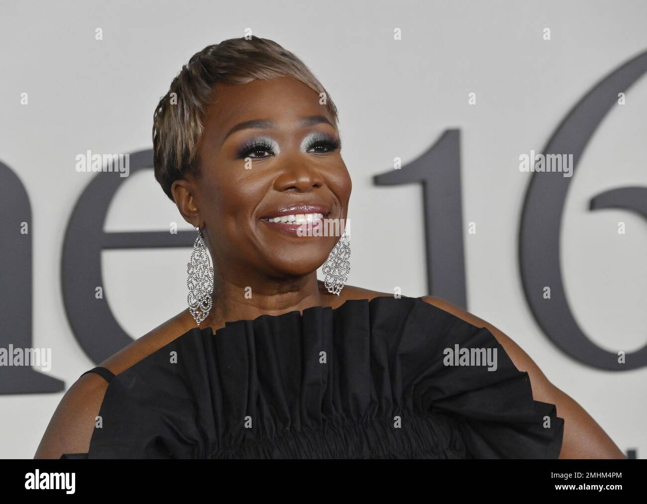 Los Angeles, États-Unis. 26th janvier 2023. Joy-Ann Reid assiste à la première du documentaire « The 1619 Project » au Academy Museum of Motion Pictures à Los Angeles le jeudi 26 janvier 2023. Scénario : relie la centralité de l'esclavage dans l'histoire à un récit indéfectible du racisme brutal qui perdure dans tant d'aspects de la vie américaine d'aujourd'hui. Photo de Jim Ruymen/UPI crédit: UPI/Alay Live News Banque D'Images Los Angeles, États-Unis. 26th janvier 2023. Joy-Ann Reid assiste à la première du documentaire « The 1619 Project » au Academy Museum of Motion Pictures à Los Angeles le jeudi 26 janvier 2023. Scénario : relie la centralité de l'esclavage dans l'histoire à un récit indéfectible du racisme brutal qui perdure dans tant d'aspects de la vie américaine d'aujourd'hui. Photo de Jim Ruymen/UPI crédit: UPI/Alay Live News Banque D'Images
