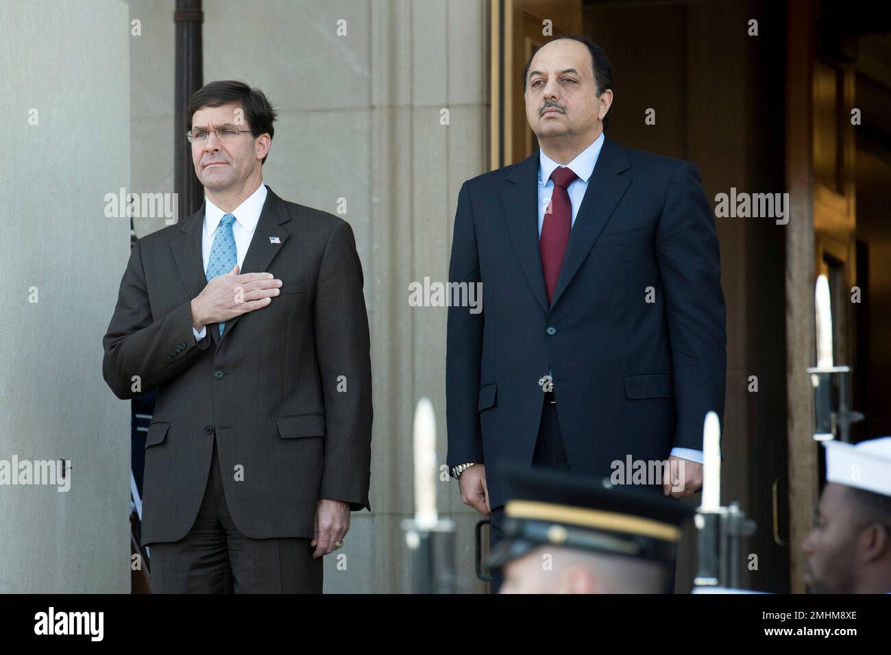 Defense Secretary Mark Esper, left, welcomes Qatar Deputy Prime Minister and Minister of Defense Khalid Al Attiyah for an arrival ceremony at the Pentagon in Washington, Wednesday, Nov. 6, 2019. (AP Photo/Cliff Owen) Banque D'Images