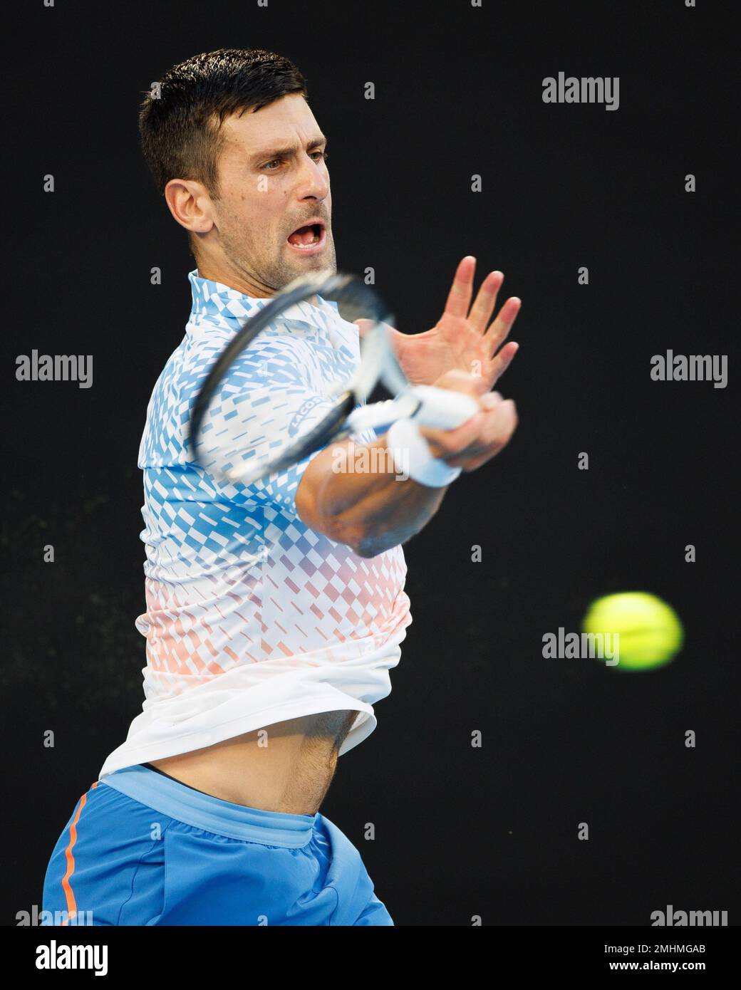 Melbourne, Australie. 27th janvier 2023. 4th SEED NOVAK DJOKOVIC de Serbie en action contre TOMMY PAUL des États-Unis sur Rod laver Arena dans un match semi-inal des hommes célibataires le jour 12 de l'Open d'Australie 2023 à Melbourne, en Australie. Sydney Low/Cal Sport Media/Alamy Live News Banque D'Images