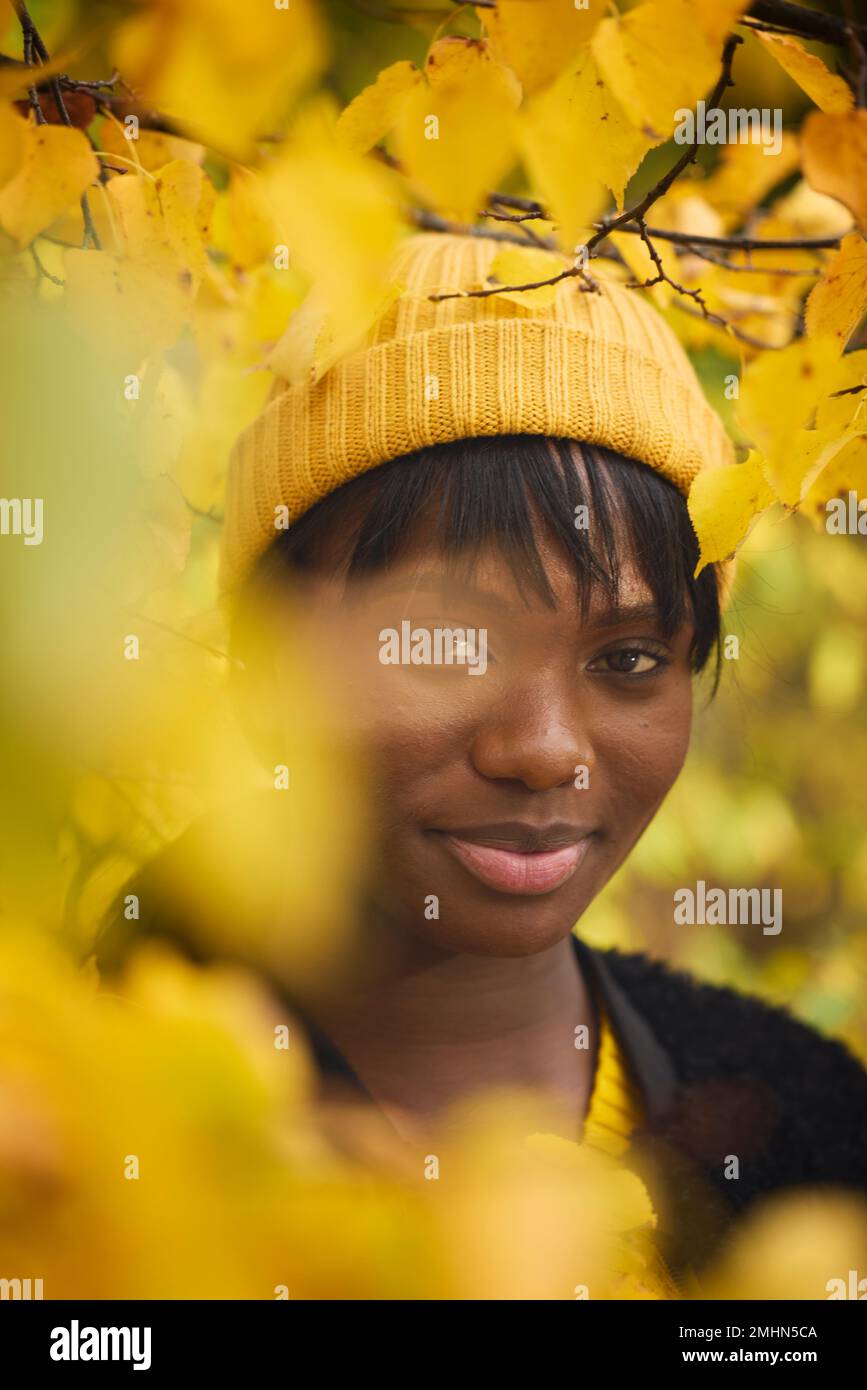 Smiling woman looking at camera Banque D'Images