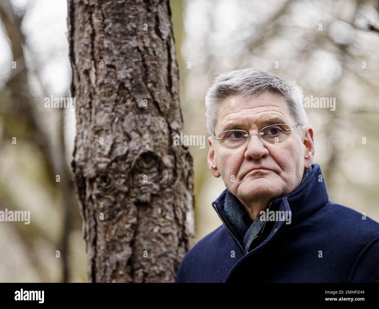 HALSTEREN - Dijkgraaf Kees Jan de Vet (Brabantse Delta Water Board) lors d'une visite de travail de la commission parlementaire permanente sur la justice et la sécurité dans un puits dans lequel les déchets de drogues ont été déversés dans la réserve naturelle de Brabantse Wal. La visite est dans le contexte de la criminalité liée à la drogue et du déversement de déchets. ANP SEM VAN DER WAL pays-bas Out - belgique Out crédit: ANP/Alay Live News Banque D'Images