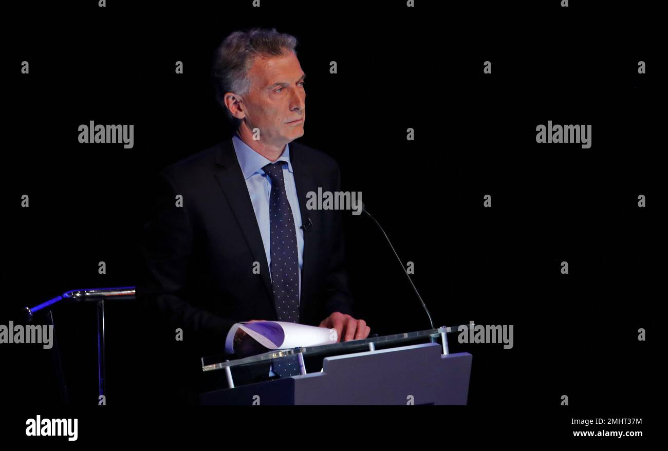 Argentine President Mauricio Macri, who is running for reelection with the "Juntos por el Cambio" party, stands behind his podium during a presidential candidate debate in Buenos Aires, Argentina, Sunday, Oct. 20, 2019.Argentina will hold its presidential election onOct. 27.(AP Photo/Natacha Pisarenko) Banque D'Images