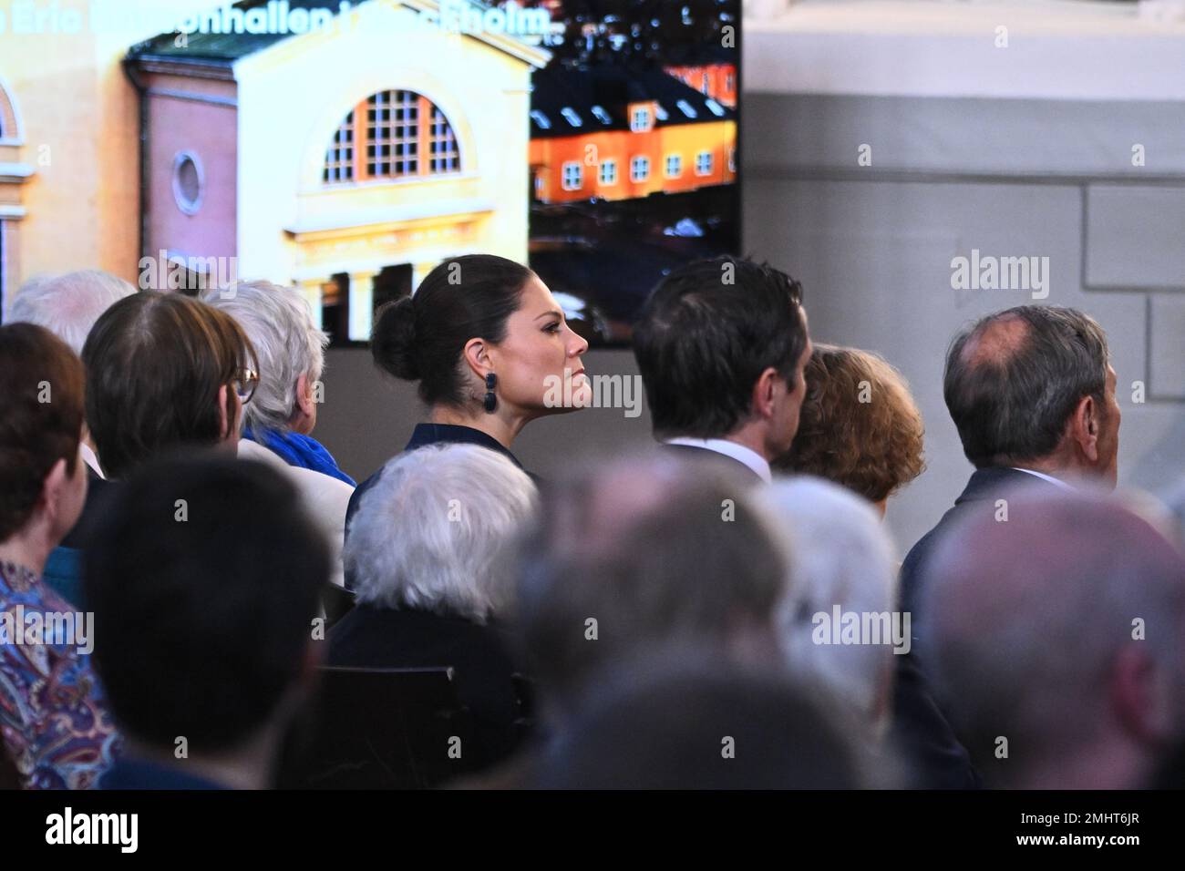 La princesse de la Couronne Victoria et le prince Daniel lors d'une cérémonie commémorative pour les victimes de l'Holocauste à Eric Ericsonhallen (Église Skeppsholmen) en stock Banque D'Images