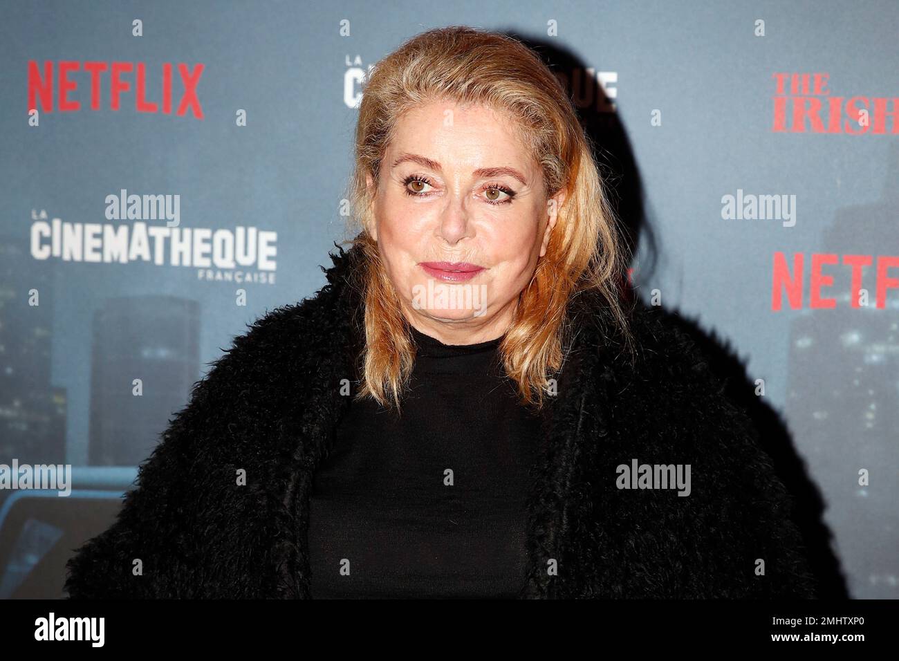 French actress Catherine Deneuve poses during a photocall for the French premiere of the film 'The Irishman' at the Cinematheque Francaise in Paris, France, Thursday, Oct. 17, 2019. (AP Photo/Francois Mori) Banque D'Images
