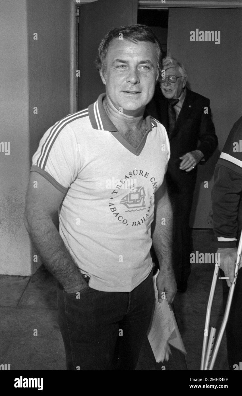 Robert Conrad vu à l'école secondaire de North Hollywood pour une réunion de la SAG sur 20 février 1982. Crédit: Ralph Dominguez/MediaPunch Banque D'Images