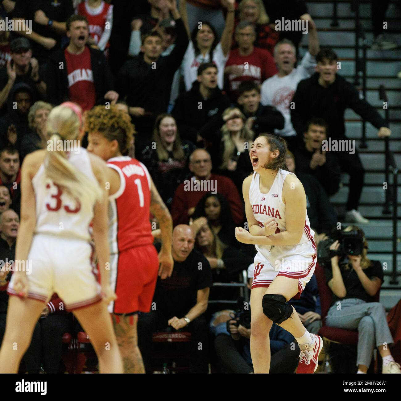 Bloomington, États-Unis. 26th janvier 2023. Indiana Hoosiers avance Mackenzie Holmes (54) réagit contre l'État de l'Ohio lors d'un match de basket-ball féminin de la NCAA au Simon Skjodt Assembly Hall. L'Indiana a battu l'État de l'Ohio de 78 à 65. Crédit : SOPA Images Limited/Alamy Live News Banque D'Images