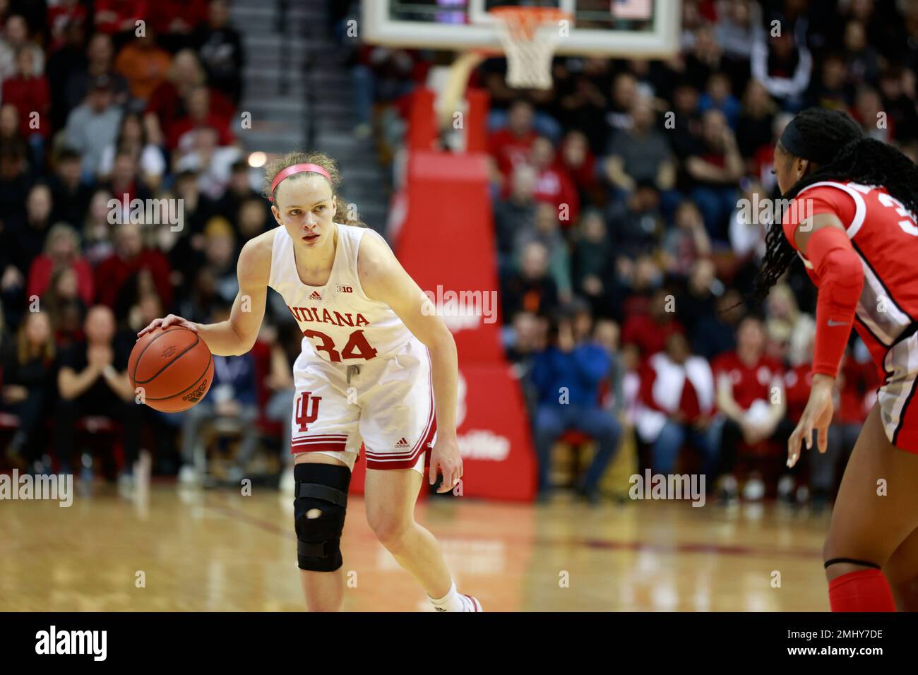 Bloomington, États-Unis. 26th janvier 2023. Le garde de l'Indiana Hoosiers Grace Berger (34) joue contre l'État de l'Ohio lors d'un match de basket-ball féminin NCAA à la salle d'assemblée Simon Skjodt. L'Indiana a battu l'État de l'Ohio de 78 à 65. (Photo de Jeremy Hogan/SOPA Images/Sipa USA) crédit: SIPA USA/Alay Live News Banque D'Images