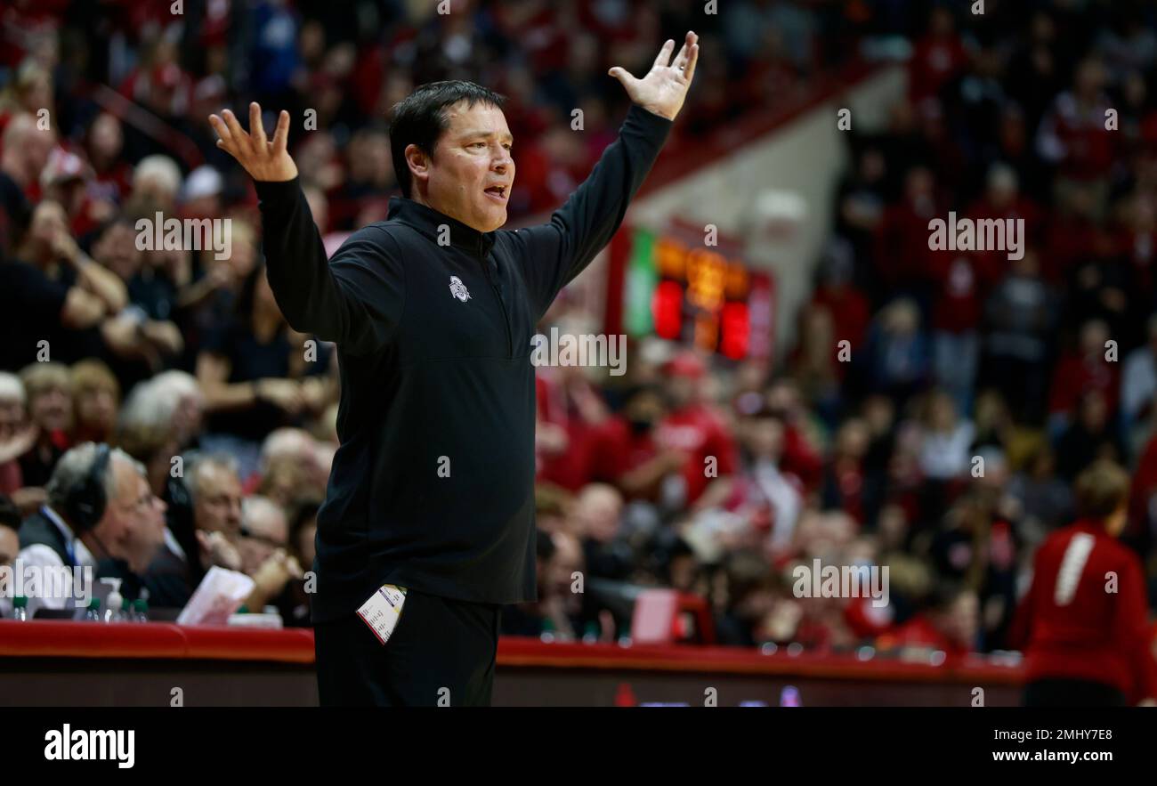 Bloomington, États-Unis. 26th janvier 2023. Kevin McGruff, entraîneur de l'État de l'Ohio, s'entraîne contre l'Université de l'Indiana lors d'un match de basket-ball féminin de la NCAA au Simon Skjodt Assembly Hall. L'Indiana a battu l'État de l'Ohio de 78 à 65. (Photo de Jeremy Hogan/SOPA Images/Sipa USA) crédit: SIPA USA/Alay Live News Banque D'Images