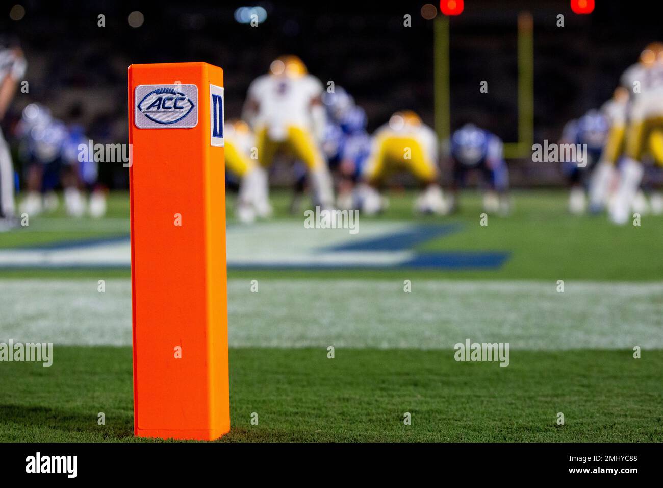 The ACC and Duke logos seen on a pylon at the back of and end zone during an NCAA college football game between Duke and Pittsburgh in Durham, N.C., Saturday, Oct. 5, 2019. (AP Photo/Ben McKeown) Banque D'Images