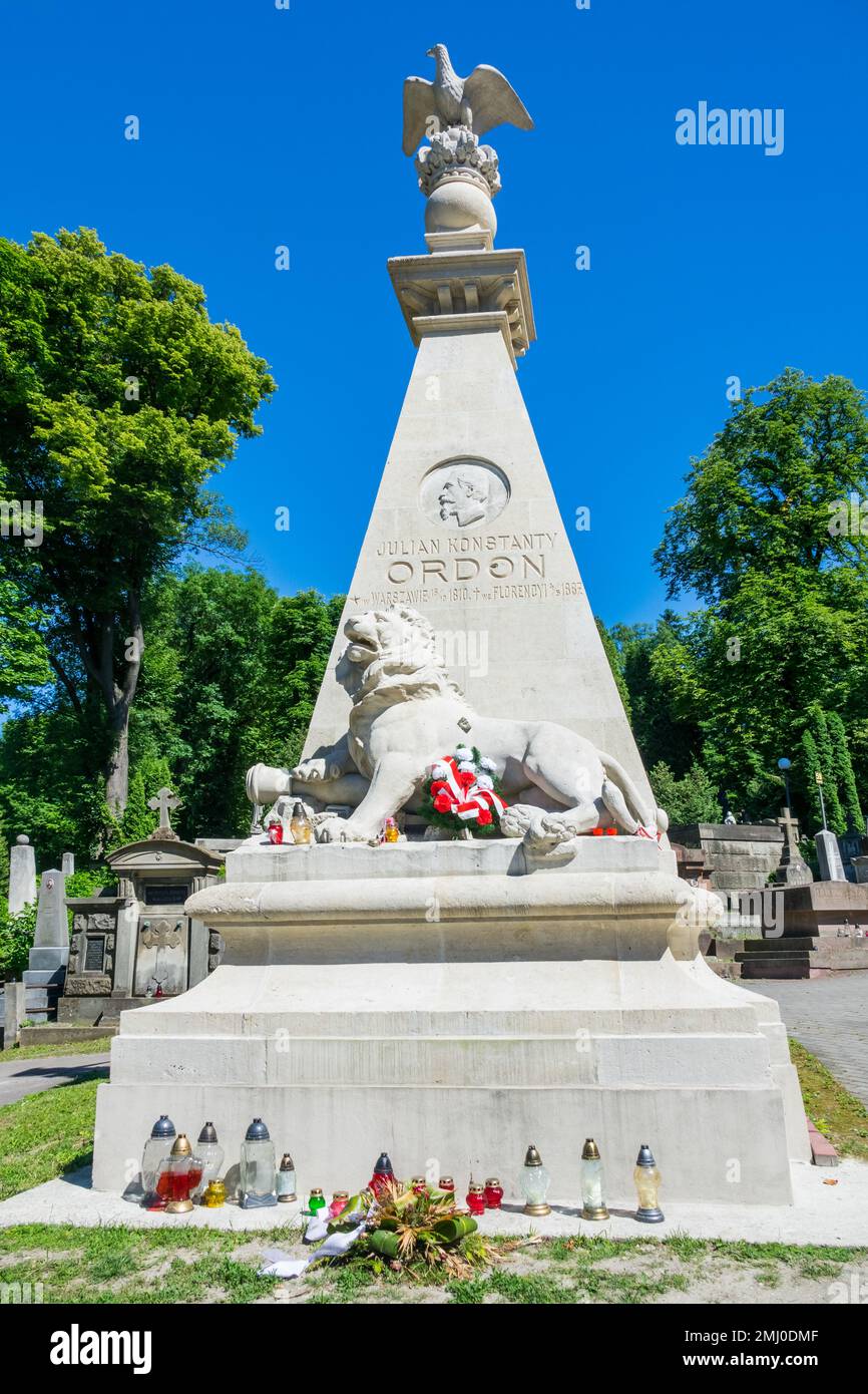 Le tombeau du combattant polonais de la liberté Juliusz Konstanty Ordon dans le cimetière de Lychakiv, un cimetière historique de Lviv, en Ukraine. Banque D'Images