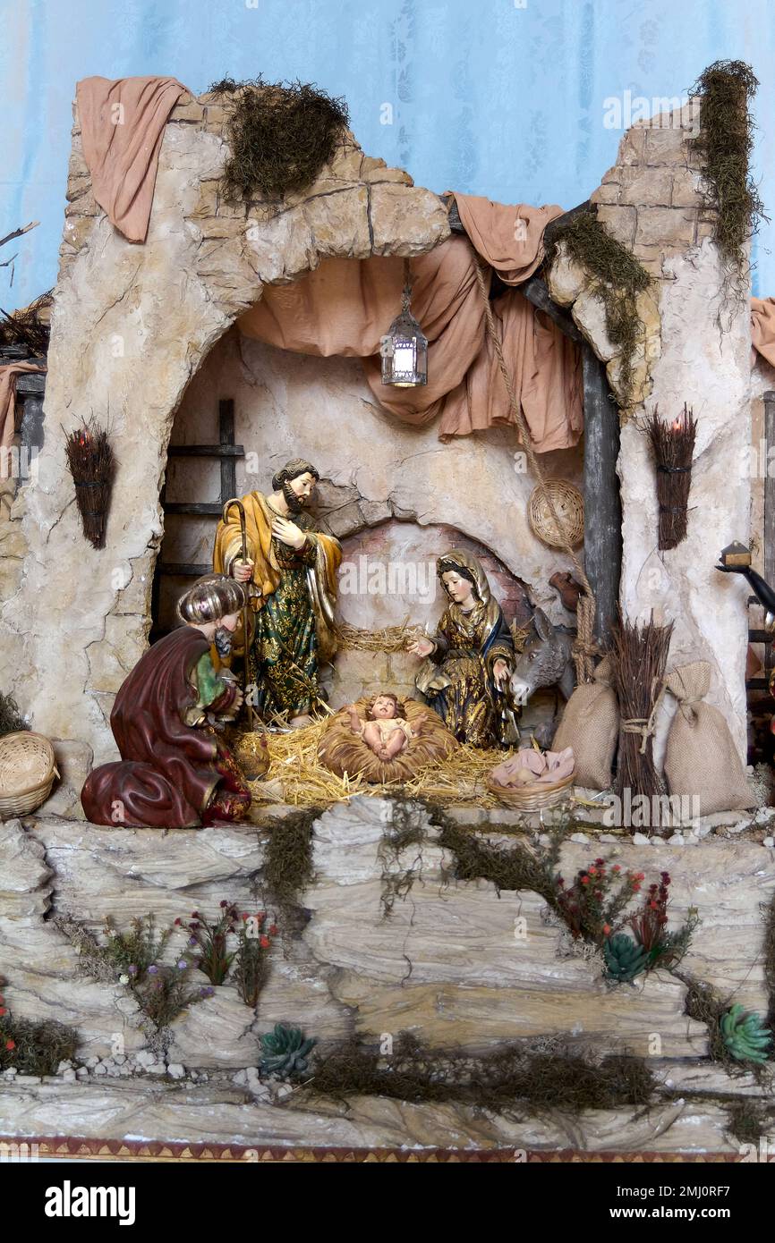 Ténérife, Espagne - 24 janvier 2023: Scène de la nativité de Noël avec des personnages religieux et diorama Banque D'Images