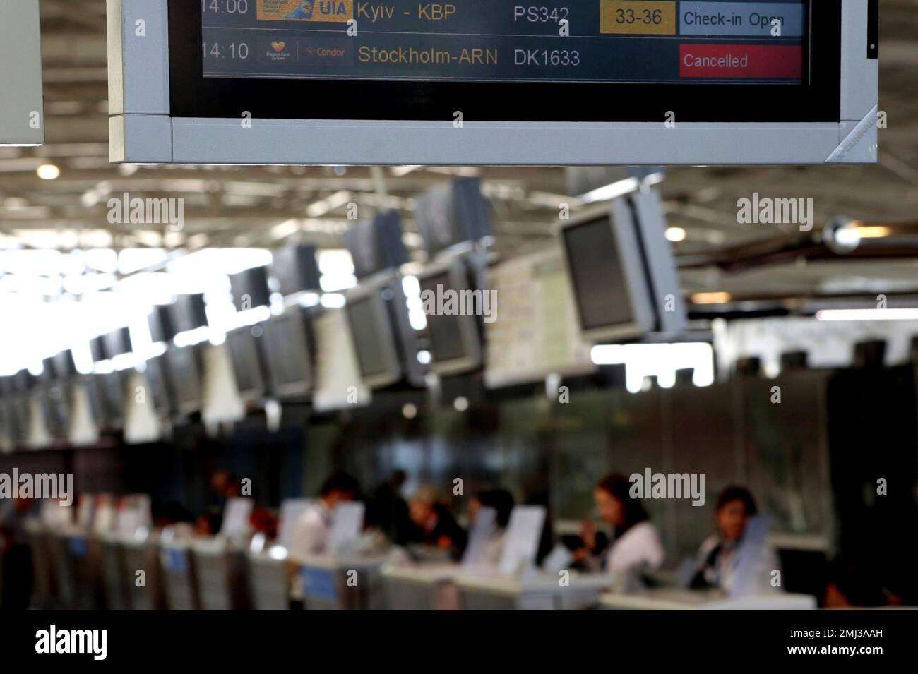 A flights screen showing a cancelled flight of Thomas Cook at Larnaca airport in the eastern Mediterranean island of Cyprus, Monday, Sept. 23, 2019. The collapse of Thomas Cook will strike a major blow to the Cypriot tourism industry. (AP Photo/Petros Karadjias) Banque D'Images