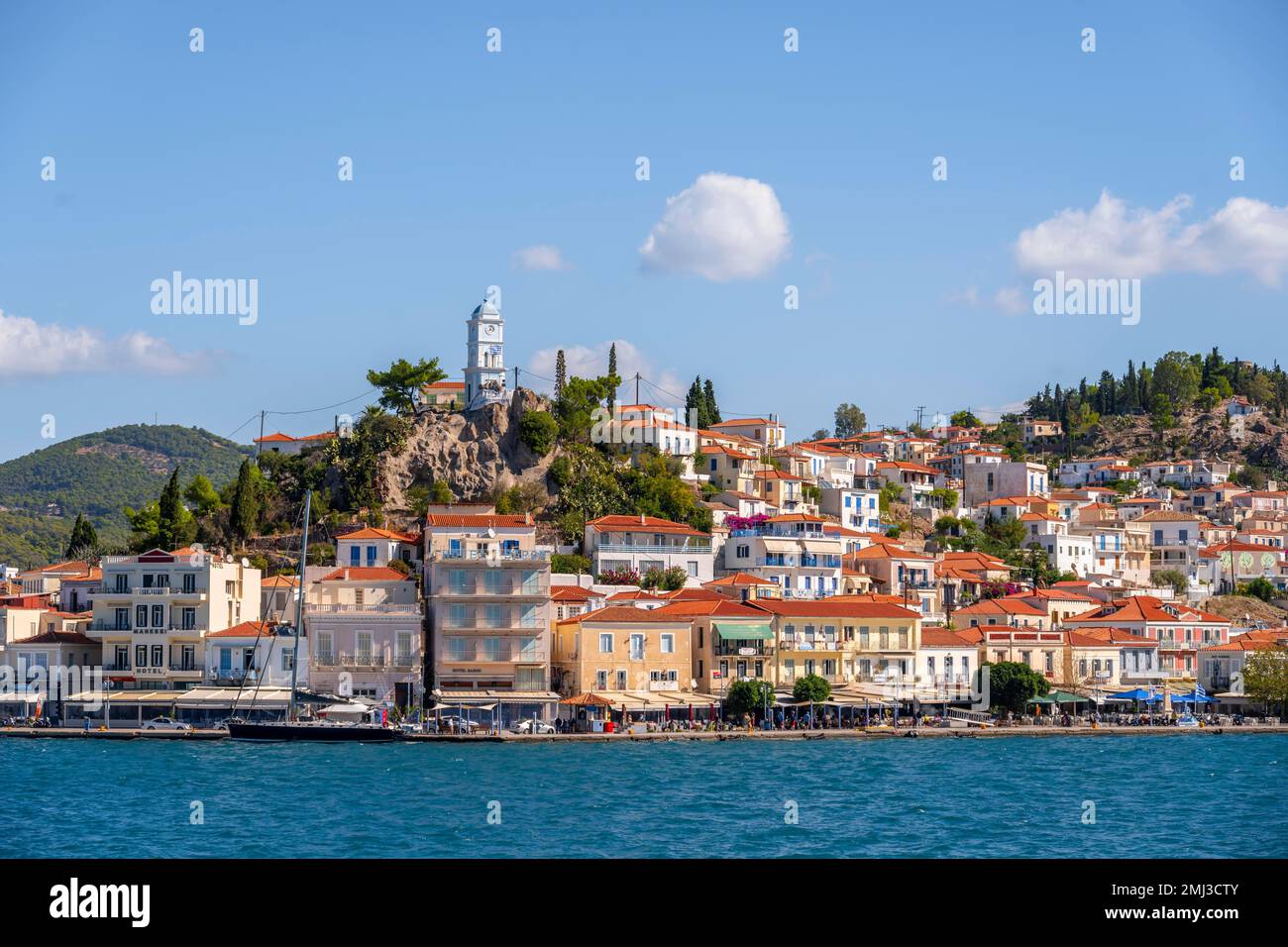 Vue sur la ville, île de Poros avec la ville, Golfe Saronique, Grèce Banque D'Images