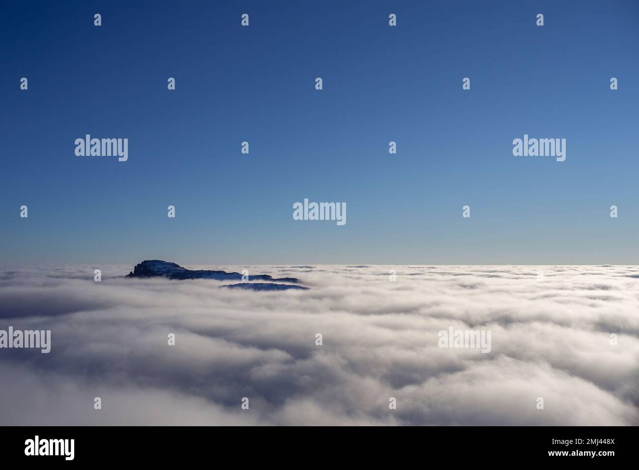 mer de nuages dans la montagne de Ceahlau, Roumanie Banque D'Images