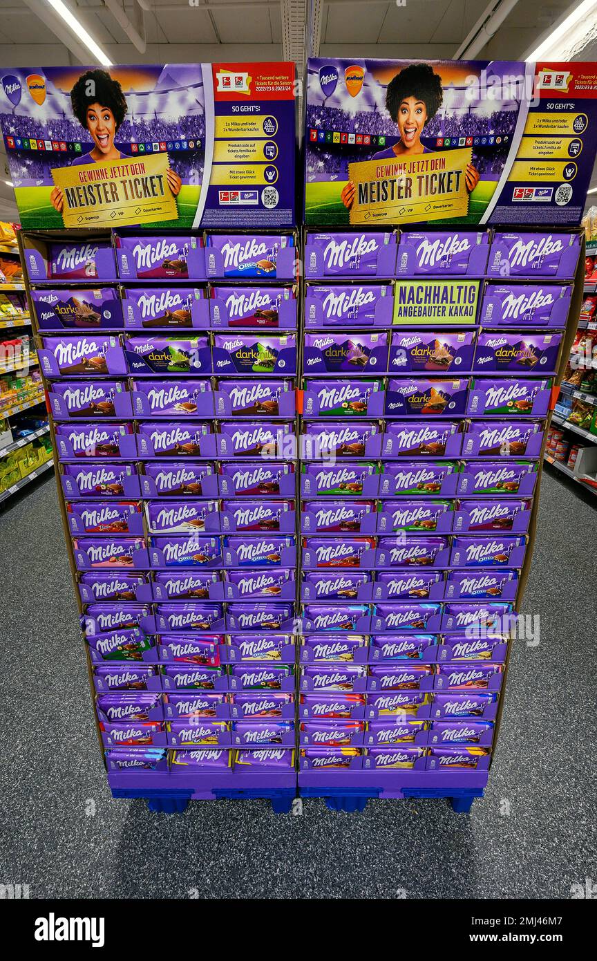 Étagère avec chocolat sur le marché de gros, Bavière, Allemagne Banque D'Images