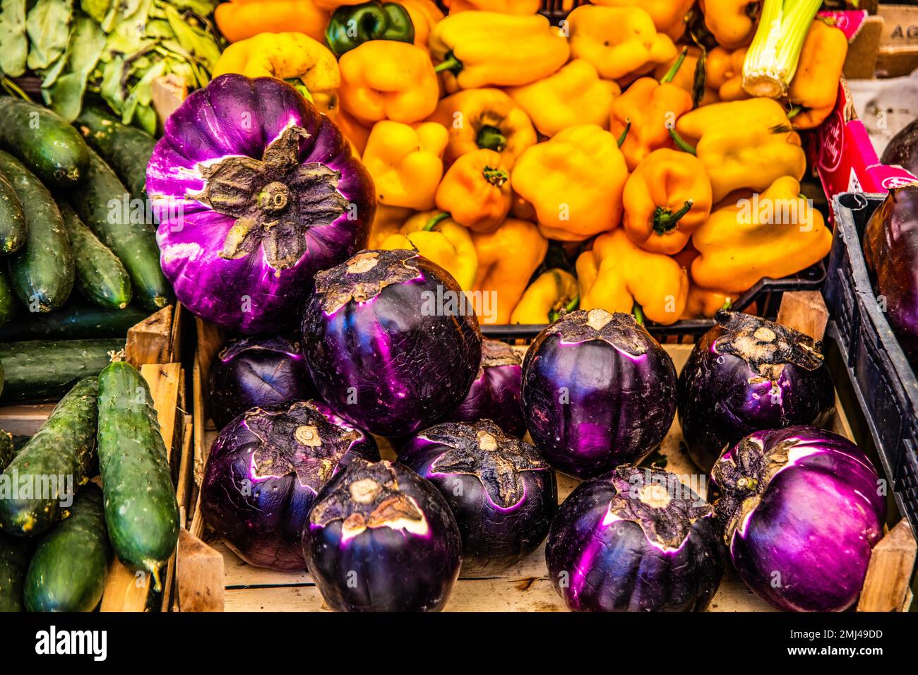 Aubergines et poivrons, potager, Ballaro marché, le plus célèbre et ancien marché de Palerme avec le charme oriental, Sicile, Palerme, Sicile Banque D'Images