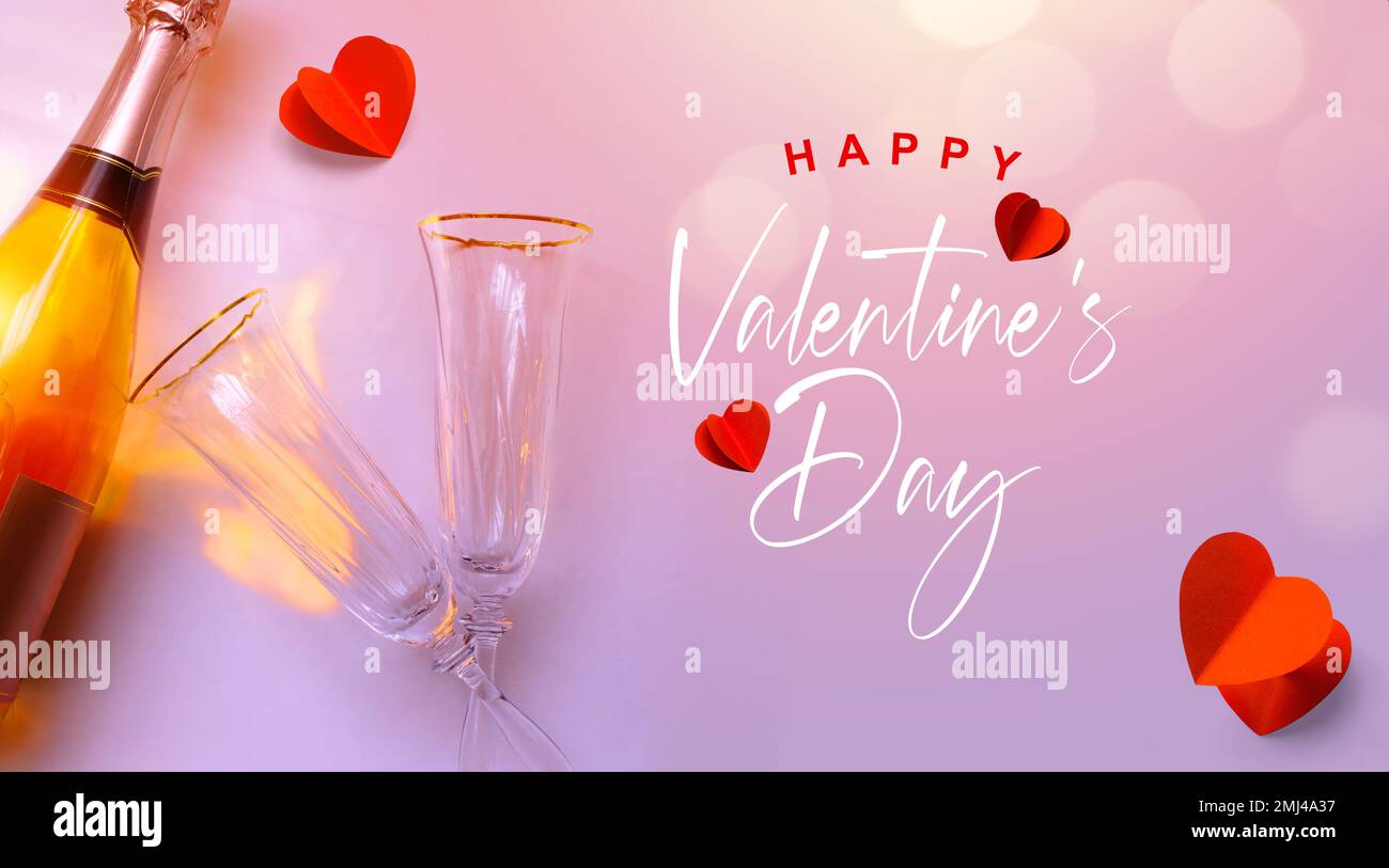 bannière ou carte de vœux Bonne Saint Valentin. Champagne et deux verres de vin sur fond rose romantique. Banque D'Images