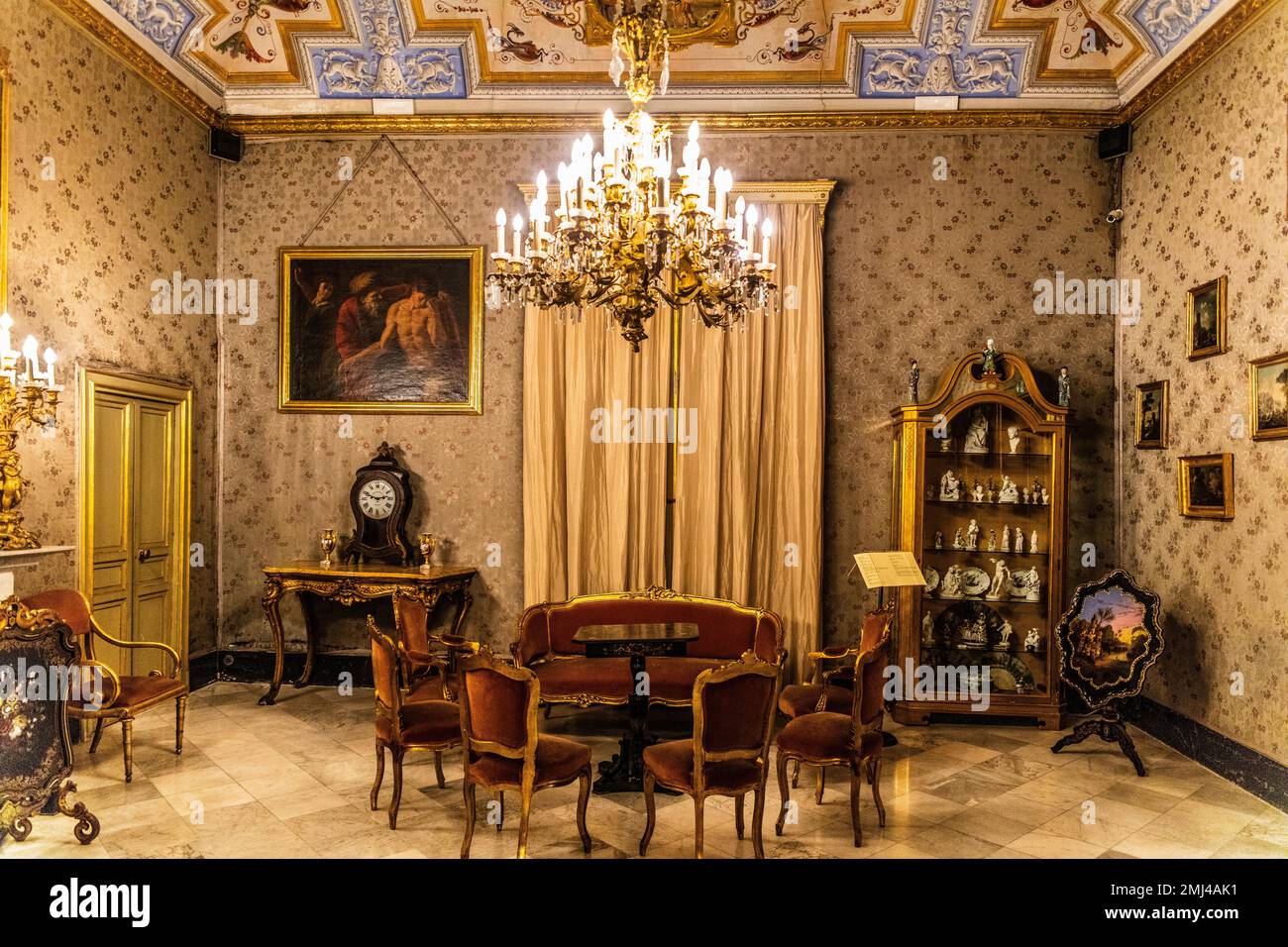 Palais Mirto avec des décorations authentiques et des meubles d'origine représente le style de vie d'une famille riche du 18th siècle, Palerme, Sicile Banque D'Images
