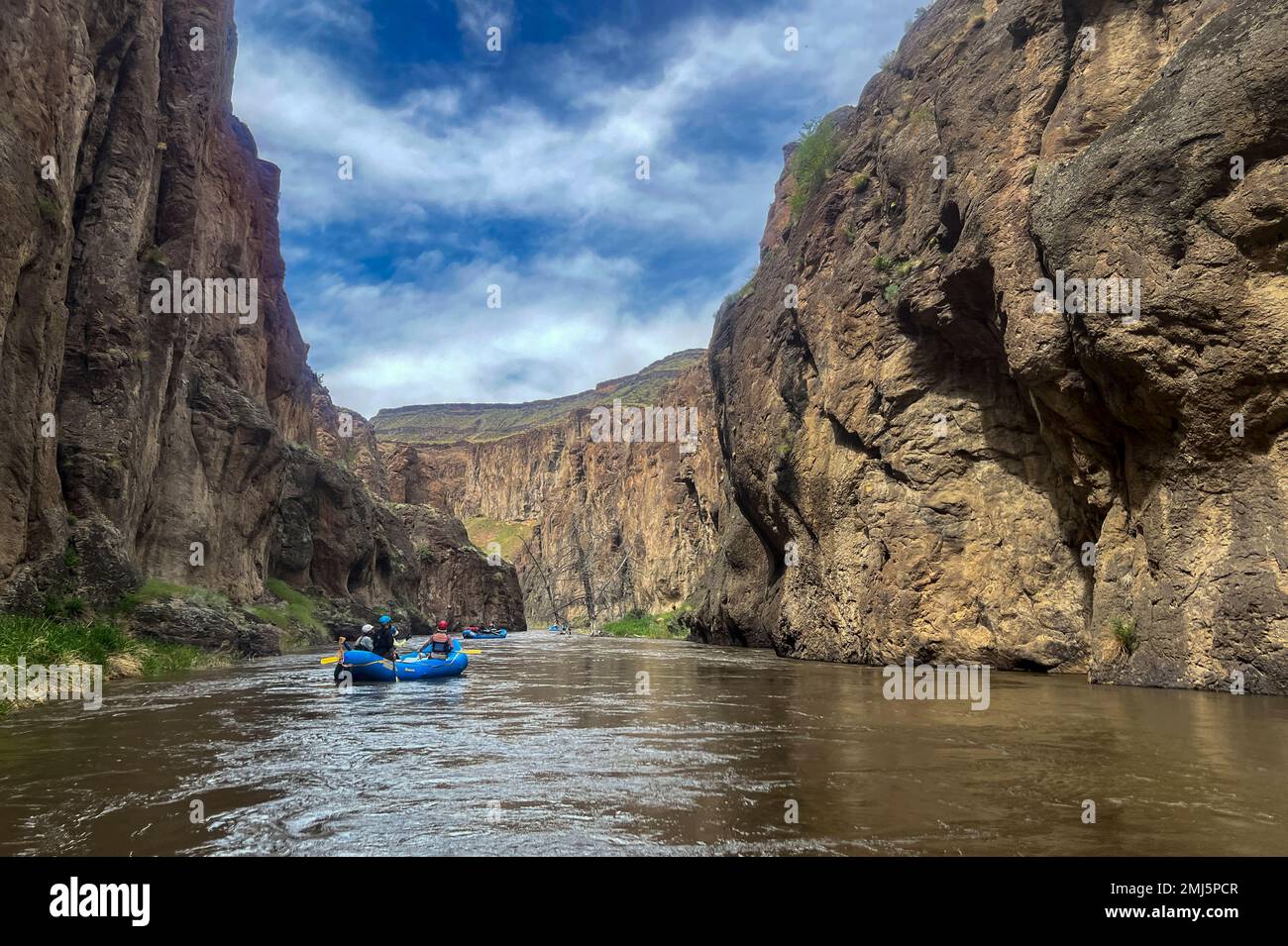 Rafting sur la rivière Bruneau dans l'Idaho avec Far & Away Adventures. Banque D'Images