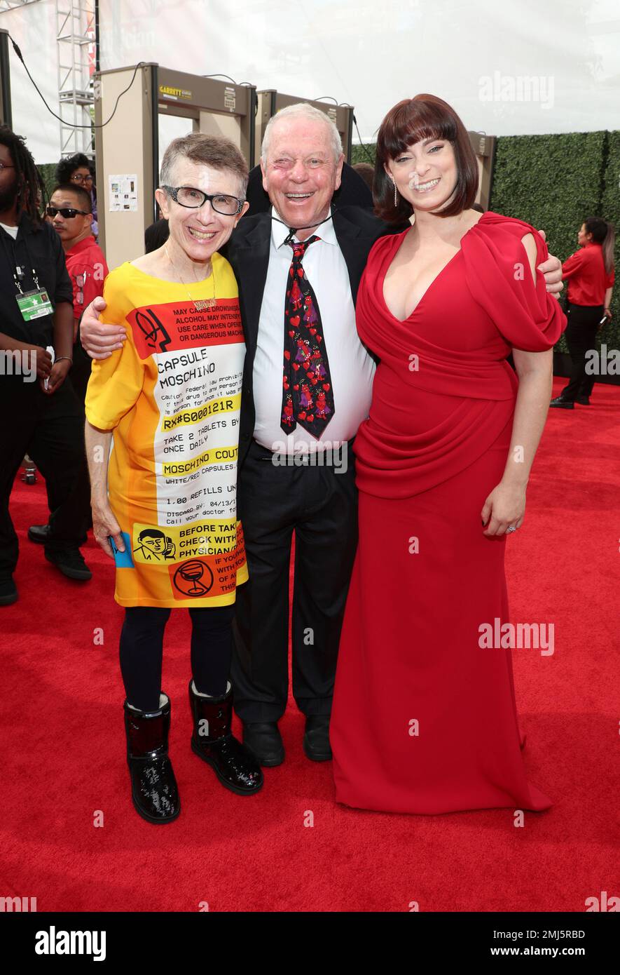 EXCLUSIVE - Shelli Bloom, from left, Alan Bloom, and Rachel Bloom arrive at night two of the Television Academy's 2019 Creative Arts Emmy Awards on Sunday, Sept. 15, 2019, at the Microsoft Theater in Los Angeles. (Photo by John Salangsang/Invision for the Television Academy/AP Images) Banque D'Images