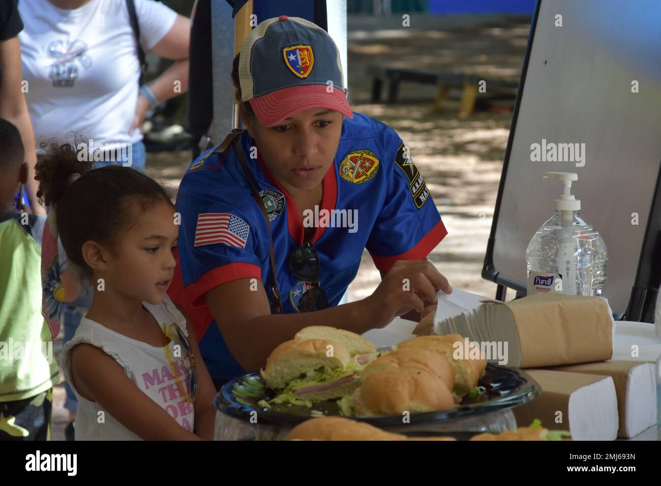 Cette photo a été prise sur 25 août 2022 dans le cadre d'un projet visant à produire une affiche qui montre la diversité des États-Unis Armée les soldats de la brigade de l’OTAN et leurs familles durant la journée d’organisation annuelle de l’unité. La brigade fournit un soutien à environ 1 300 soldats et à leurs familles pour fournir des soldats prêts et résilients à l'alliance de l'OTAN, maintenir nos partenariats conjoints et multinationaux et renforcer l'alliance. La brigade est les États-Unis Élément de soutien de l'armée pour 44 organisations de l'OTAN réparties sur 81 sites dans 22 pays. Banque D'Images