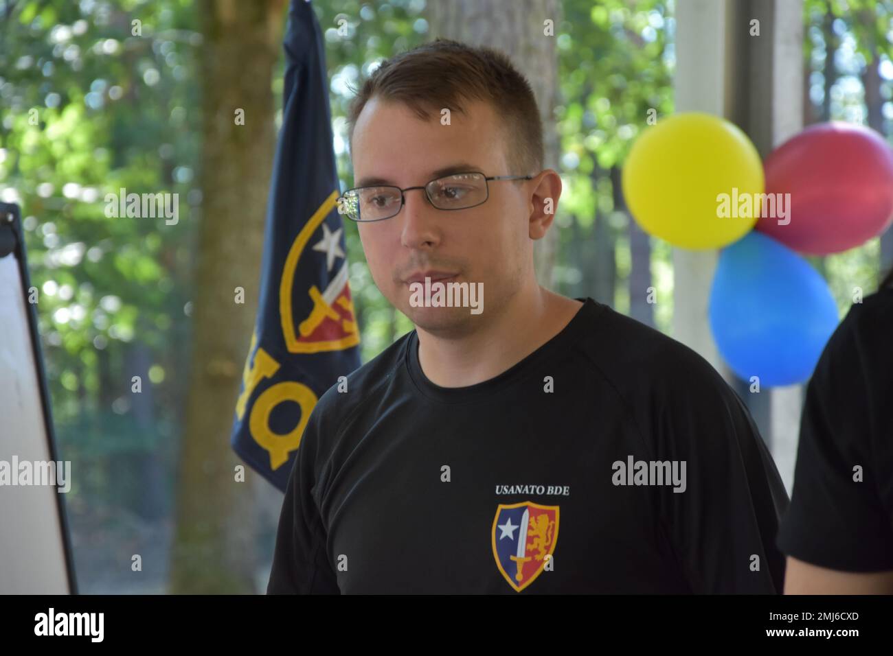Cette photo a été prise sur 25 août 2022 dans le cadre d'un projet visant à produire une affiche qui montre la diversité des États-Unis Armée les soldats de la brigade de l’OTAN et leurs familles durant la journée d’organisation annuelle de l’unité. La brigade fournit un soutien à environ 1 300 soldats et à leurs familles pour fournir des soldats prêts et résilients à l'alliance de l'OTAN, maintenir nos partenariats conjoints et multinationaux et renforcer l'alliance. La brigade est les États-Unis Élément de soutien de l'armée pour 44 organisations de l'OTAN réparties sur 81 sites dans 22 pays. Banque D'Images