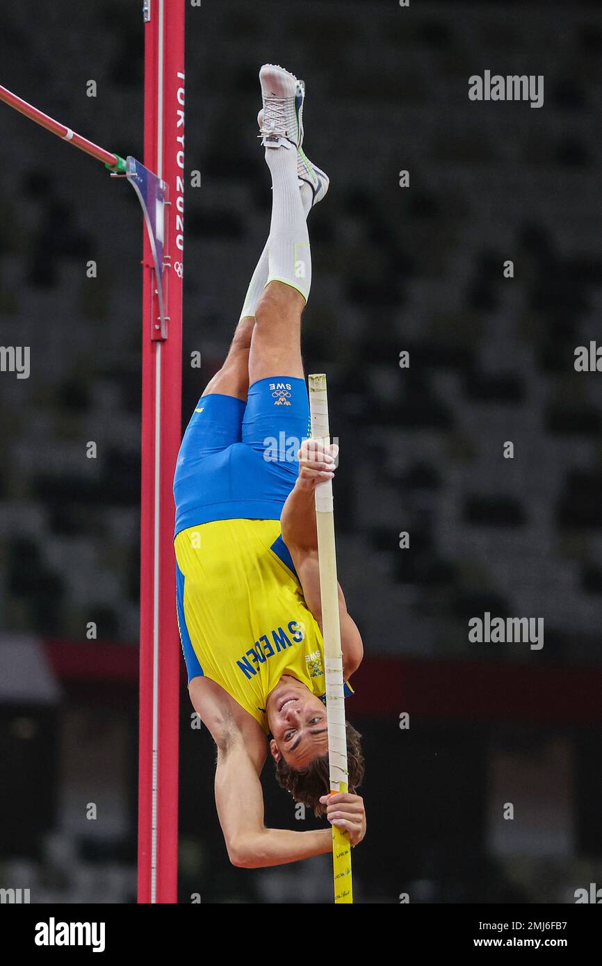 Armand Dupantis (SWE) Champion olympique de la voûte des Polonais hommes aux Jeux Olympiques d'été de 2020 (2021), Tokyo, Japon Banque D'Images