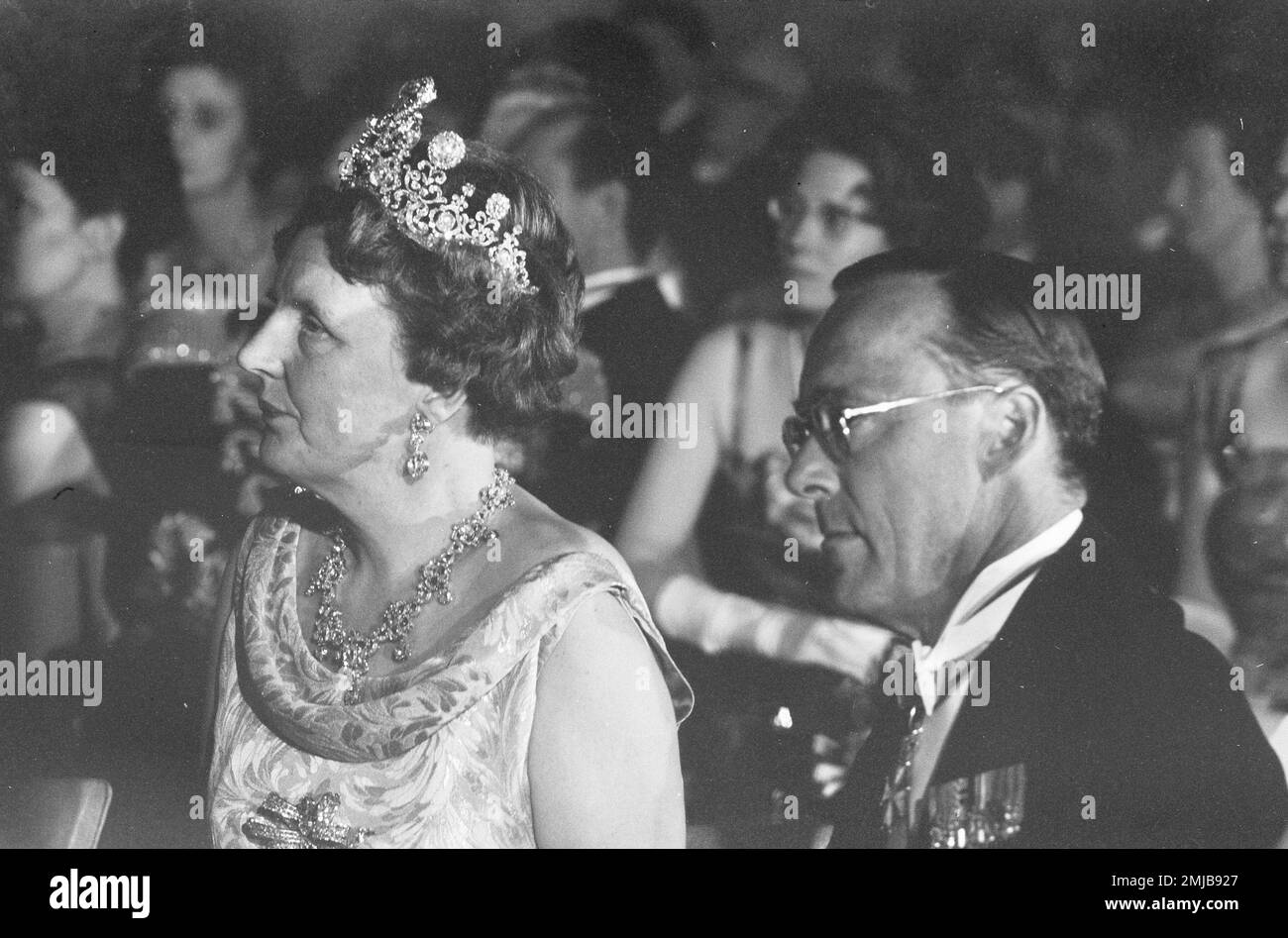 Histoire des pays-Bas : Reine Juliana et Prince Bernhard pendant la soirée festive au Concertgebouw ; Date : 30 avril 1962 Banque D'Images