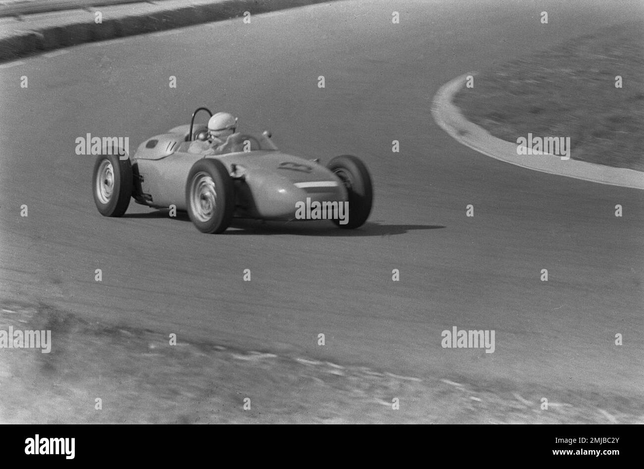Histoire des pays-Bas: Les pilotes qui prennent des tours d'entraînement pour le Championnat du monde de Formule 1 sur le circuit de Zandvoort aux pays-Bas ca. 18 mai 1962 Banque D'Images