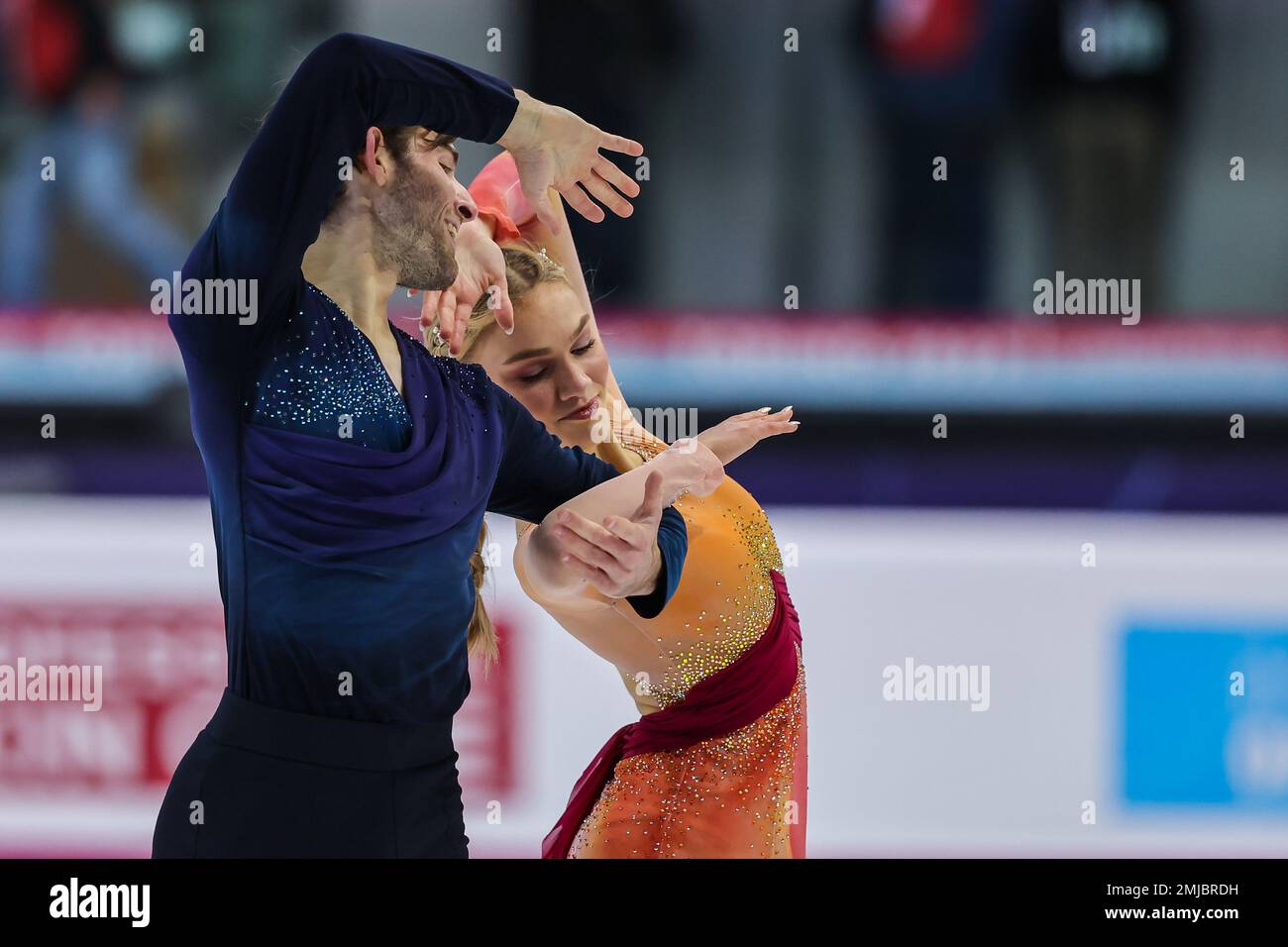 Turin, Italie. 10th décembre 2022. Phebe Bekker et James Hernandez, de Grande-Bretagne, sont en compétition lors de la finale du Grand Prix de patinage artistique de l'UIP, Turin 2022, à Palavela. Jour 3 - JR Ice Dance Free Dance ISU Grand Prix of Figure Skating final Turin. (Photo de Fabrizio Carabelli/SOPA Images/Sipa USA) crédit: SIPA USA/Alay Live News Banque D'Images
