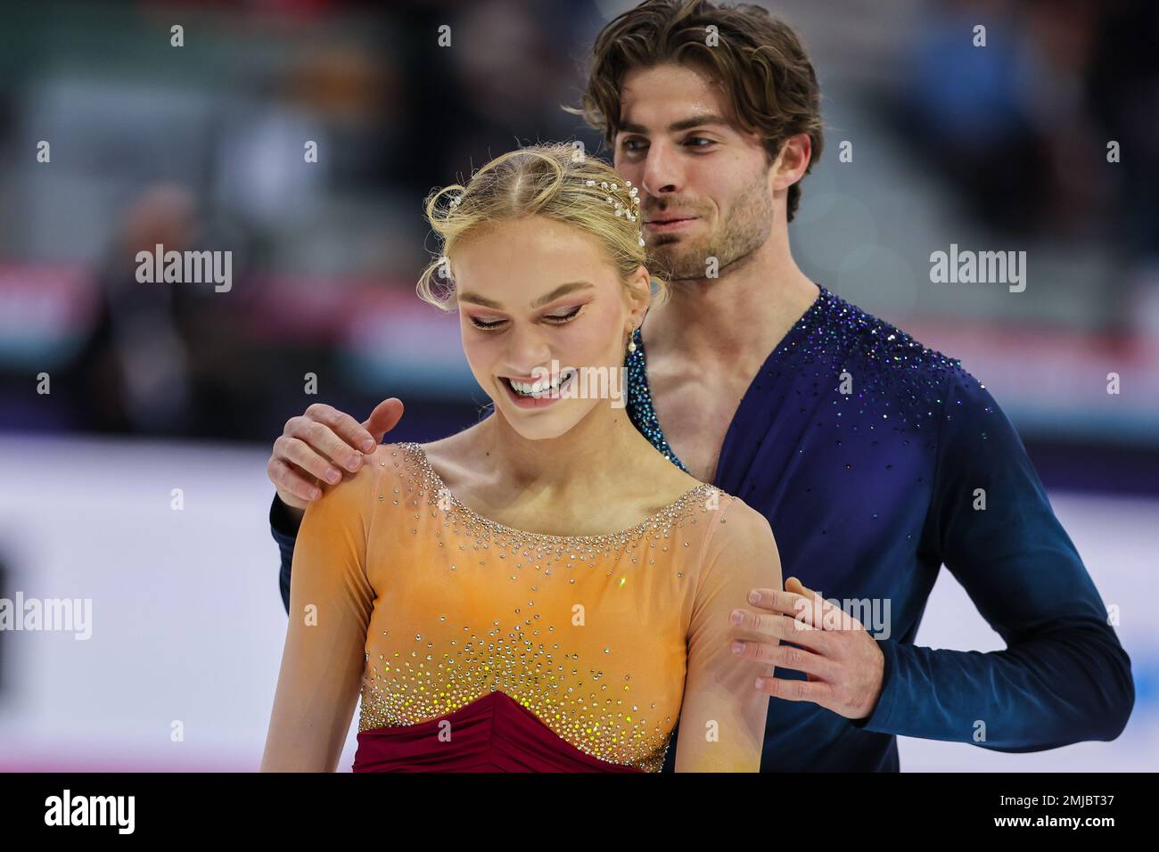Turin, Italie. 10th décembre 2022. Phebe Bekker et James Hernandez, de Grande-Bretagne, sont en compétition lors de la finale du Grand Prix de patinage artistique de l'UIP, Turin 2022, à Palavela. Jour 3 - JR Ice Dance Free Dance ISU Grand Prix of Figure Skating final Turin. (Photo de Fabrizio Carabelli/SOPA Images/Sipa USA) crédit: SIPA USA/Alay Live News Banque D'Images