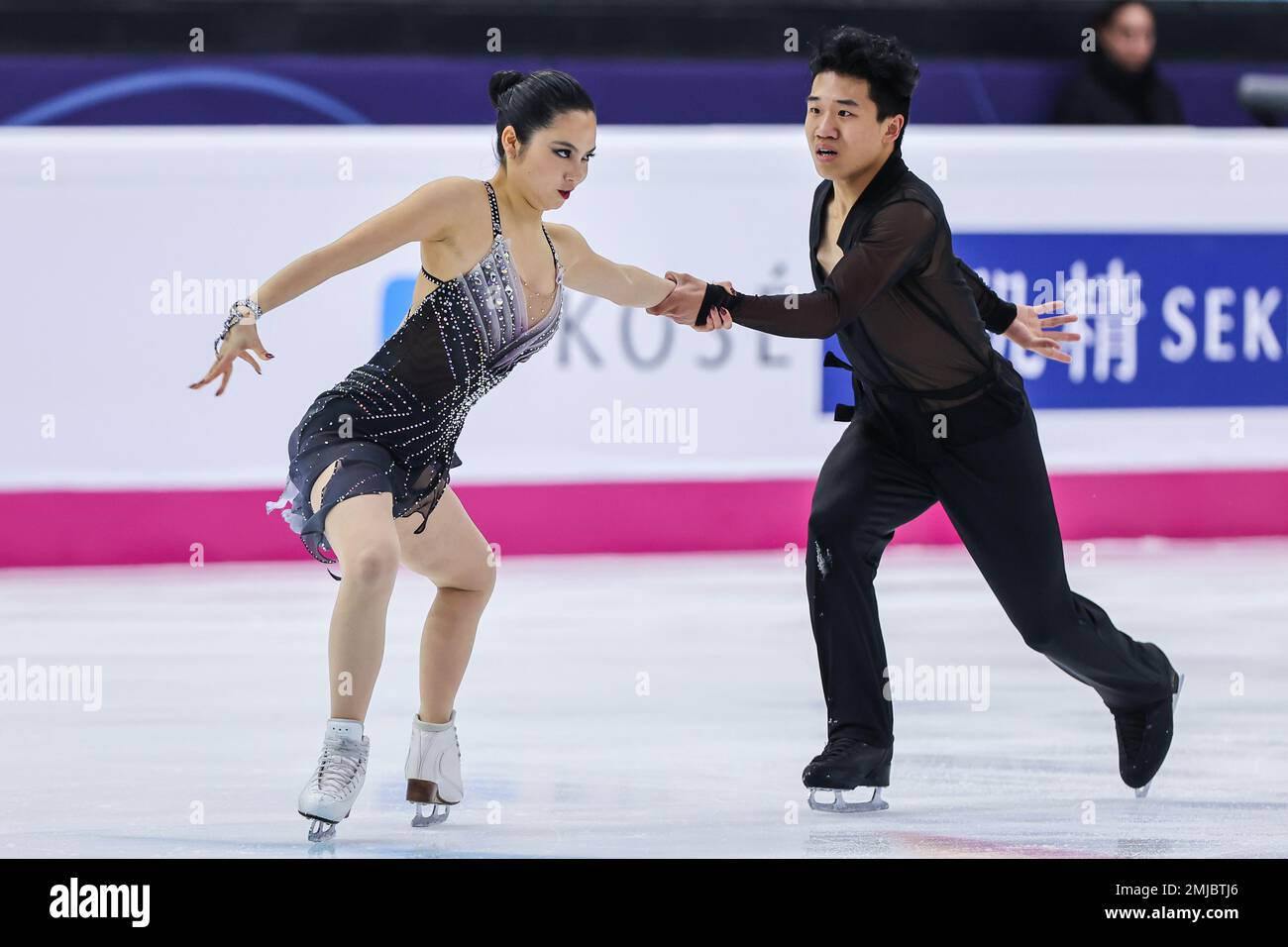 Turin, Italie. 10th décembre 2022. Hannah Lim et Ye Quan de la République de Corée sont en compétition lors de la finale du Grand Prix de patinage artistique de l'UIP à Turin 2022 à Palavela. Jour 3 - JR Ice Dance Free Dance ISU Grand Prix of Figure Skating final Turin. (Photo de Fabrizio Carabelli/SOPA Images/Sipa USA) crédit: SIPA USA/Alay Live News Banque D'Images