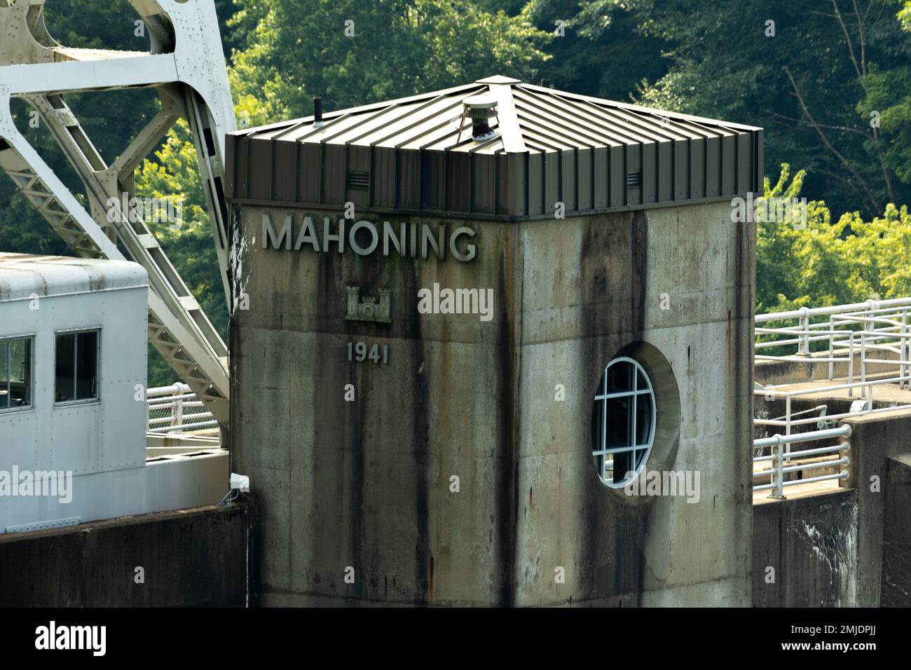 Le lac Mahoning Creek, situé à New Bethlehem, en Pennsylvanie, est géré par les États-Unis Le corps d'armée du Pittsburgh Engineers District fournira une protection contre les inondations pour les rivières de l'Allegheny inférieure et de l'Ohio supérieure. De plus, le lac Mahoning Creek offre aux résidents et aux visiteurs des activités récréatives comme le canotage, la pêche, la randonnée, le camping et le pique-nique. Banque D'Images