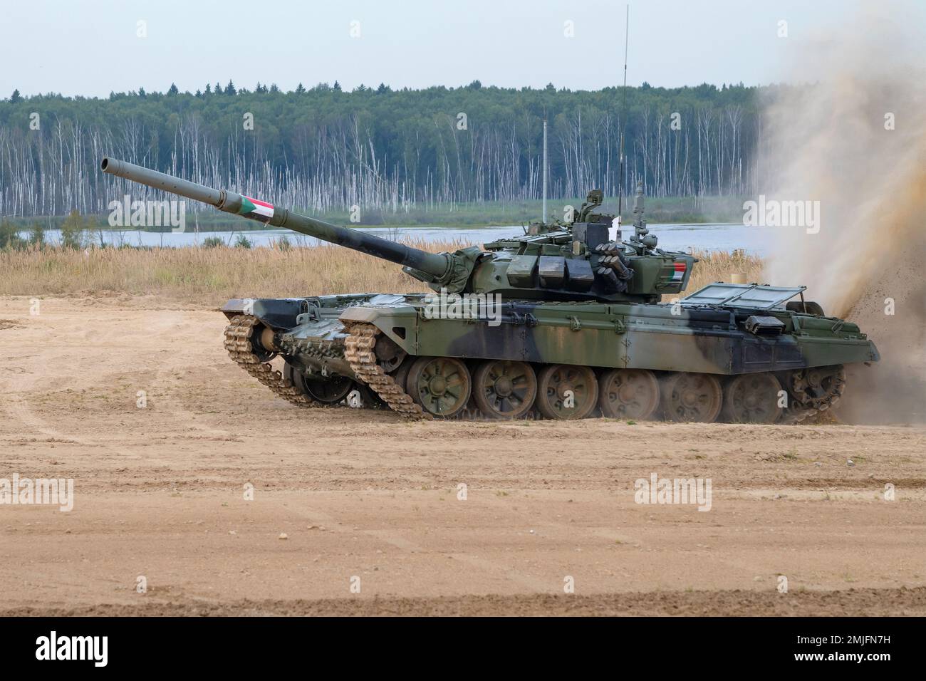 ALABINO, RUSSIE - 19 AOÛT 2022 : le char T-72B3 de l'équipe soudanaise passe la piste de biathlon. Jeux de guerre internationaux Banque D'Images