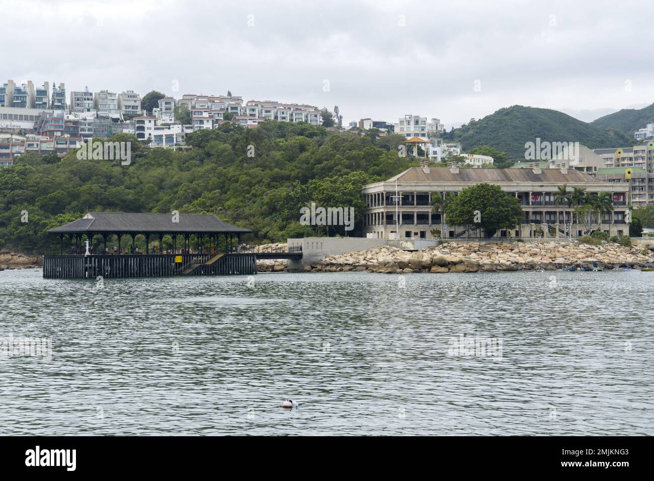 Hong Kong, Chine - 21 2022 novembre : Murray House et Blake Pier à Stanley, long Shot, vue de niveau oculaire Banque D'Images