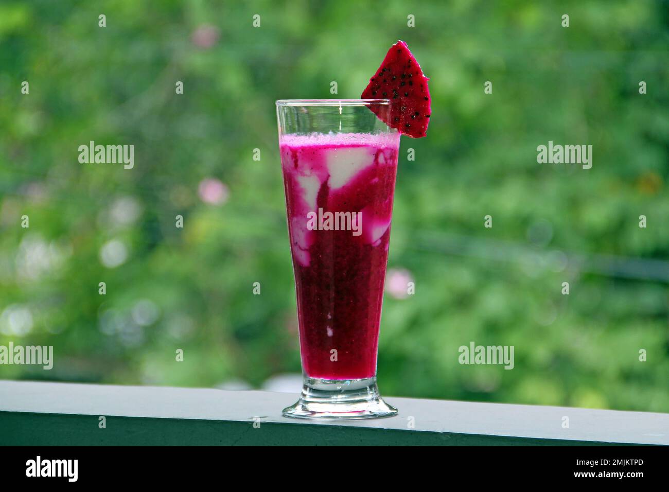 mélange de jus de dragon et de jus de levain Banque D'Images