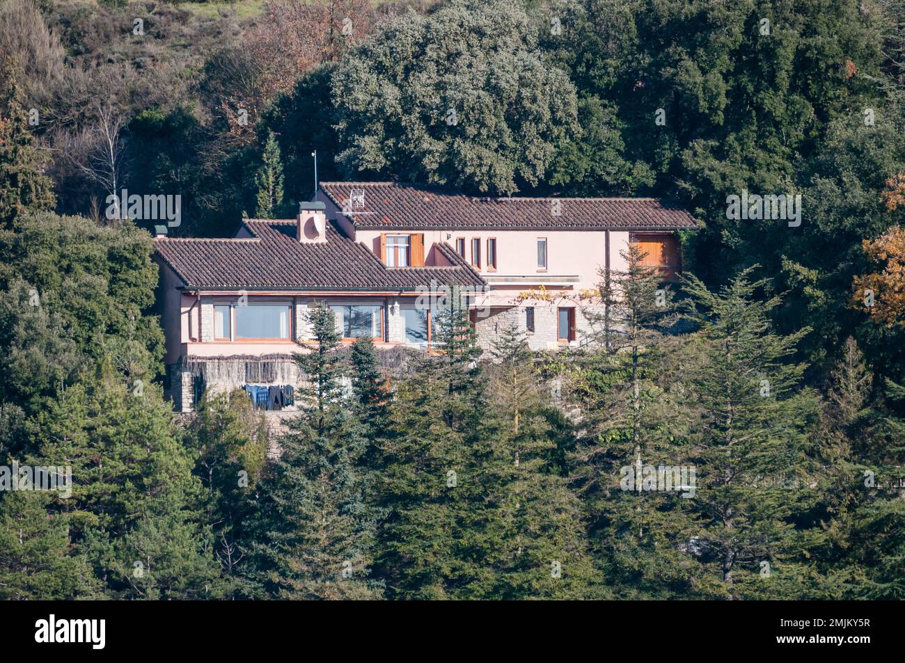 Maison dans les bois, Tavertet, Catalogne, Espagne Banque D'Images