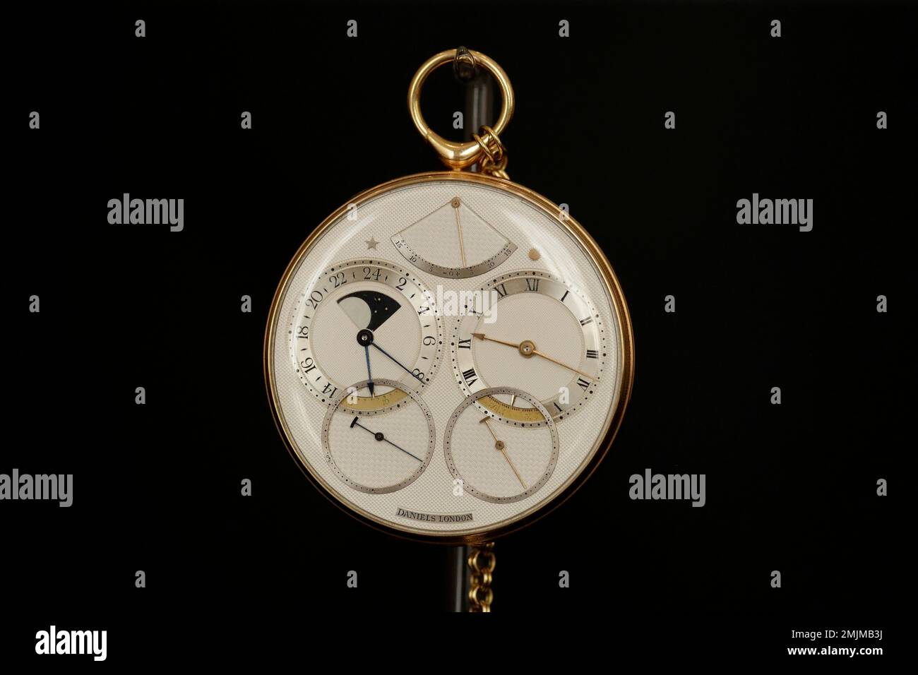 "The Space Traveller I", a gold watch made by George Daniels in London 1982 to commemorate the 1969 American moon landing, is displayed at Sotheby's auction house in London, Thursday, June 27, 2019. The watch is estimated to fetch between 700,00 and 1 million pounds (dollars 890,000 to 1.27 million, euro 782,700 to 1.18 million) when it features in the Sotheby's Masterworks of Time sale in London on July 2. (AP Photo/Matt Dunham) Banque D'Images