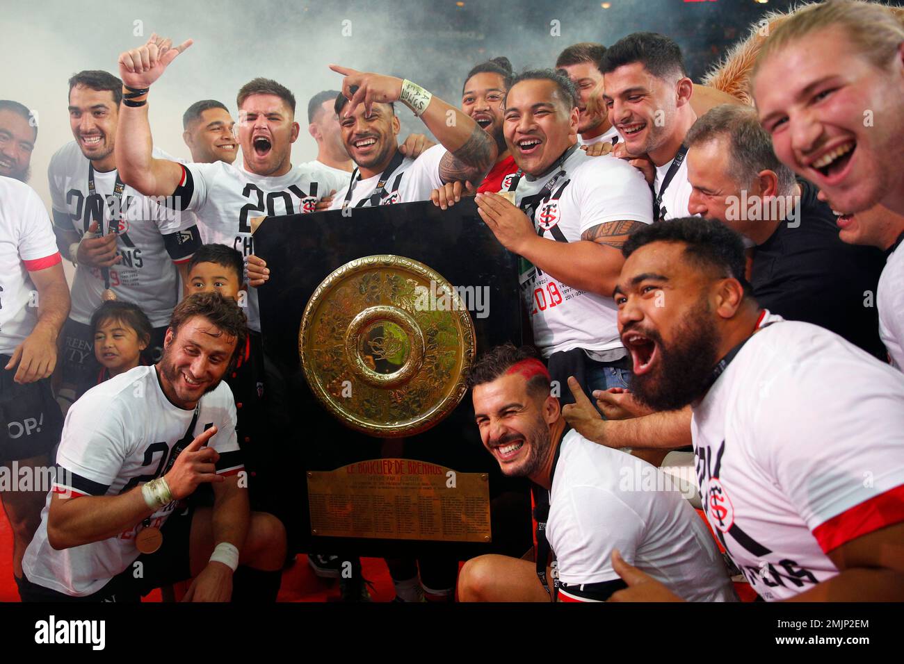 Toulouse's players celebrate with the bouclier de Brennus trophy after  winning the Top 14 final rugby union match between Toulouse and Clermont,  at the Stade de France stadium in Saint Denis, north